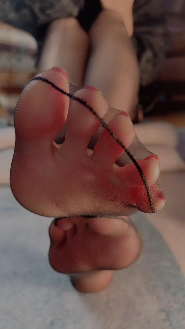 《[视频]直播女神颜颜黑丝》作品图