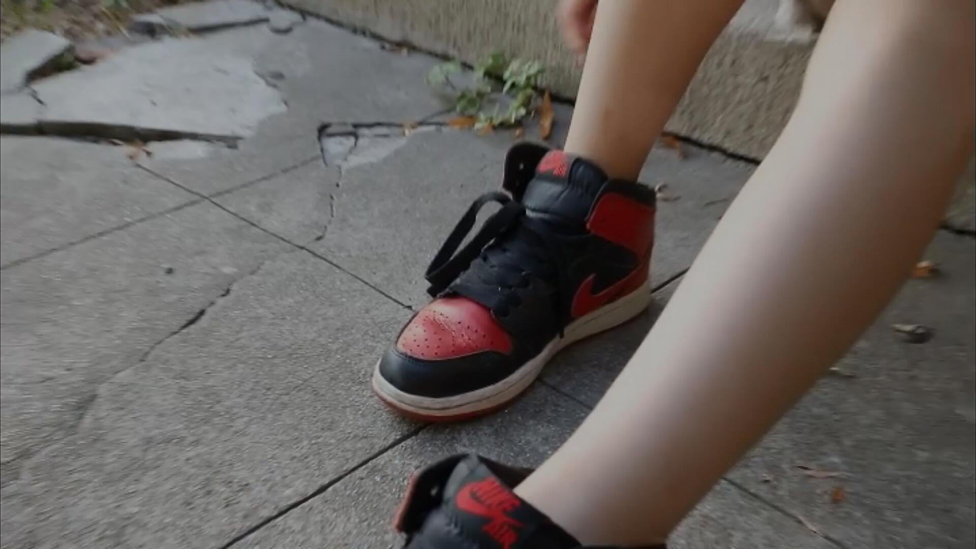 《[视频]少女球鞋の船袜脚丫》作品图