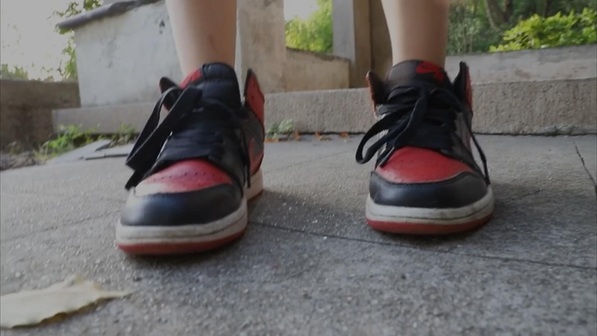 《[视频]少女球鞋の船袜脚丫》作品图