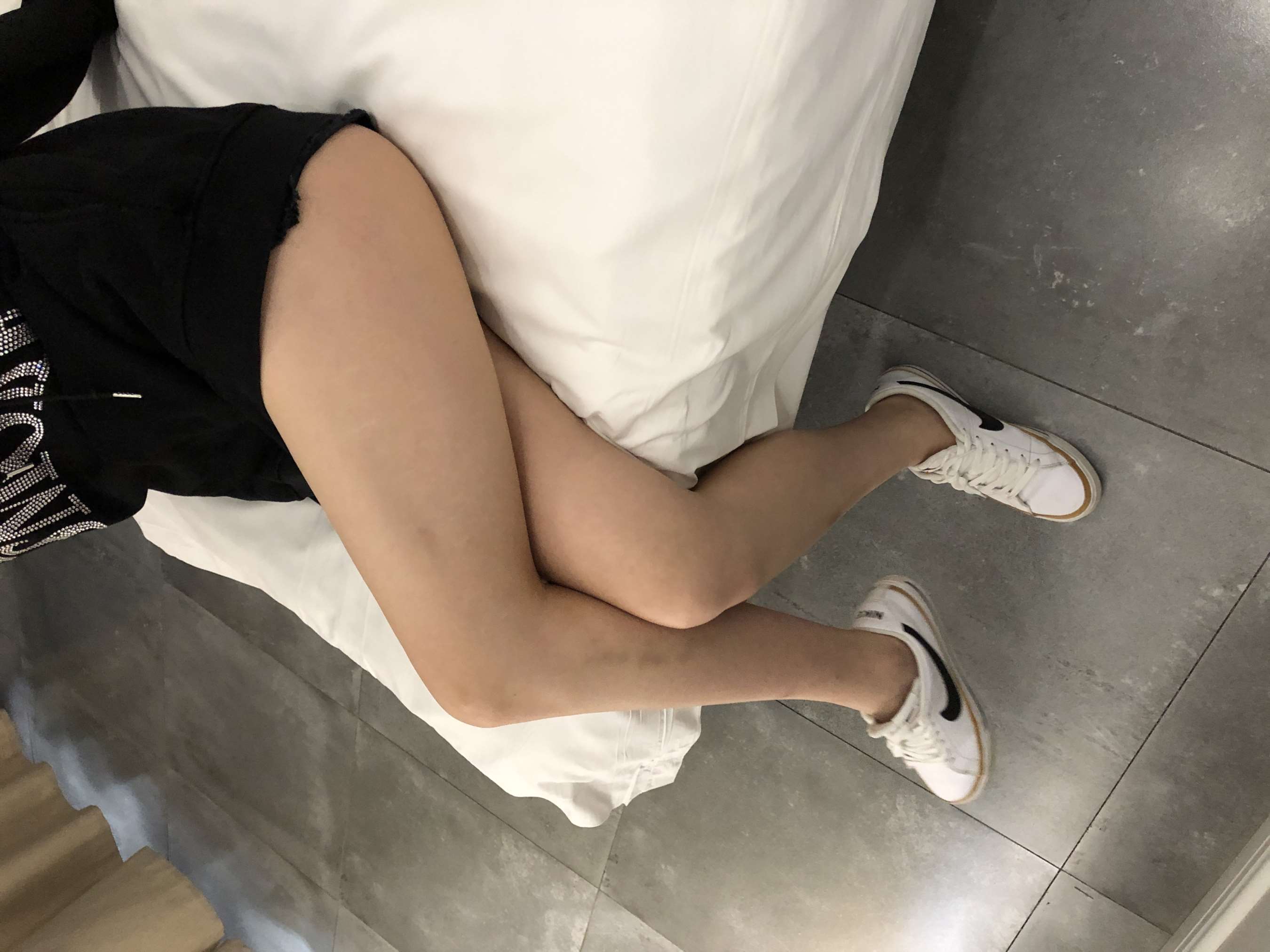 《少女的大脚丫》作品图