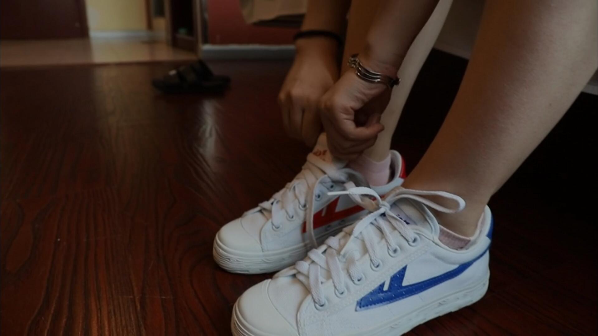 《[视频]帆布鞋棉袜の嫩足》作品图