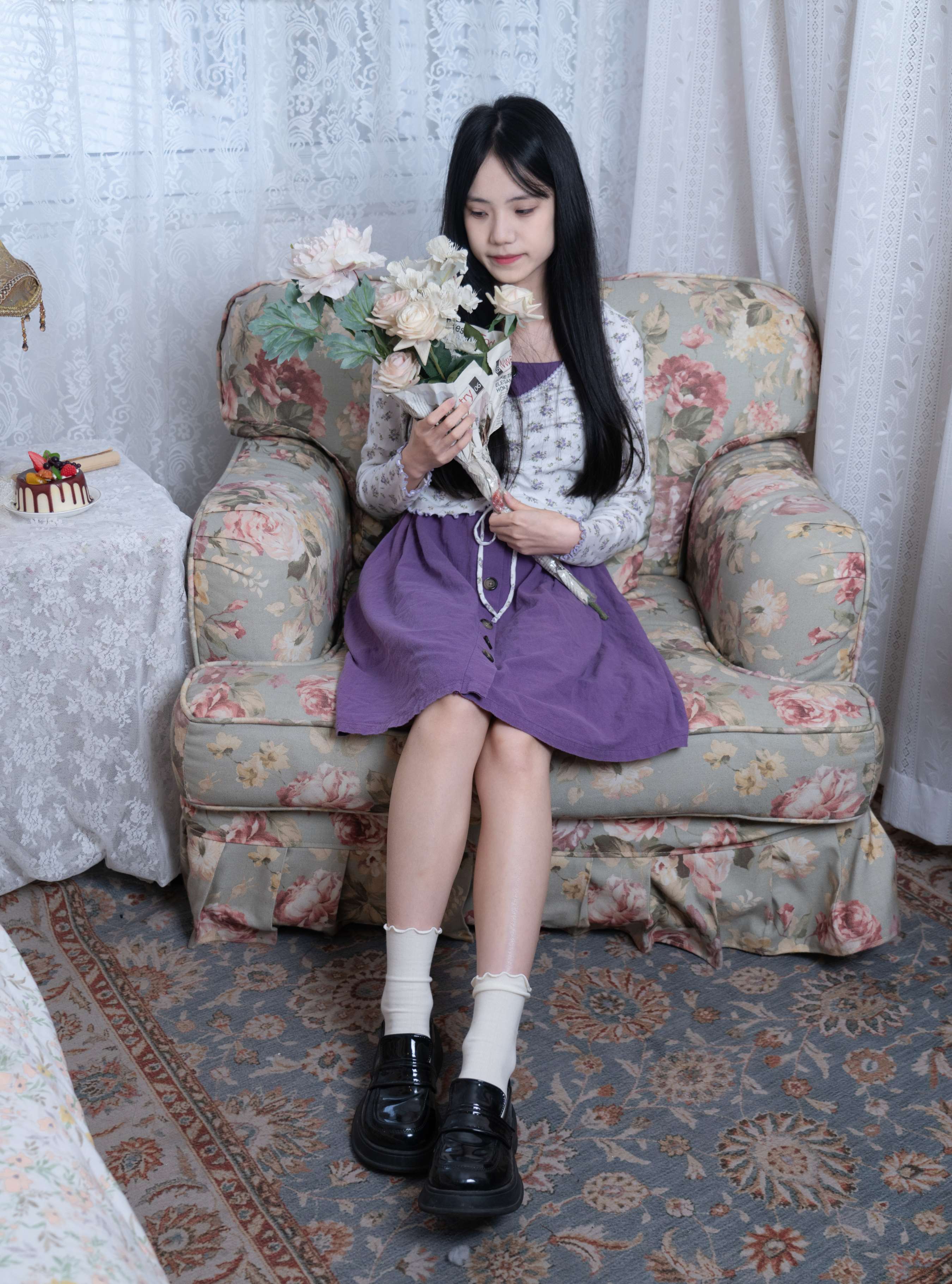 《胡桃-皮鞋白棉袜の裸足》作品图