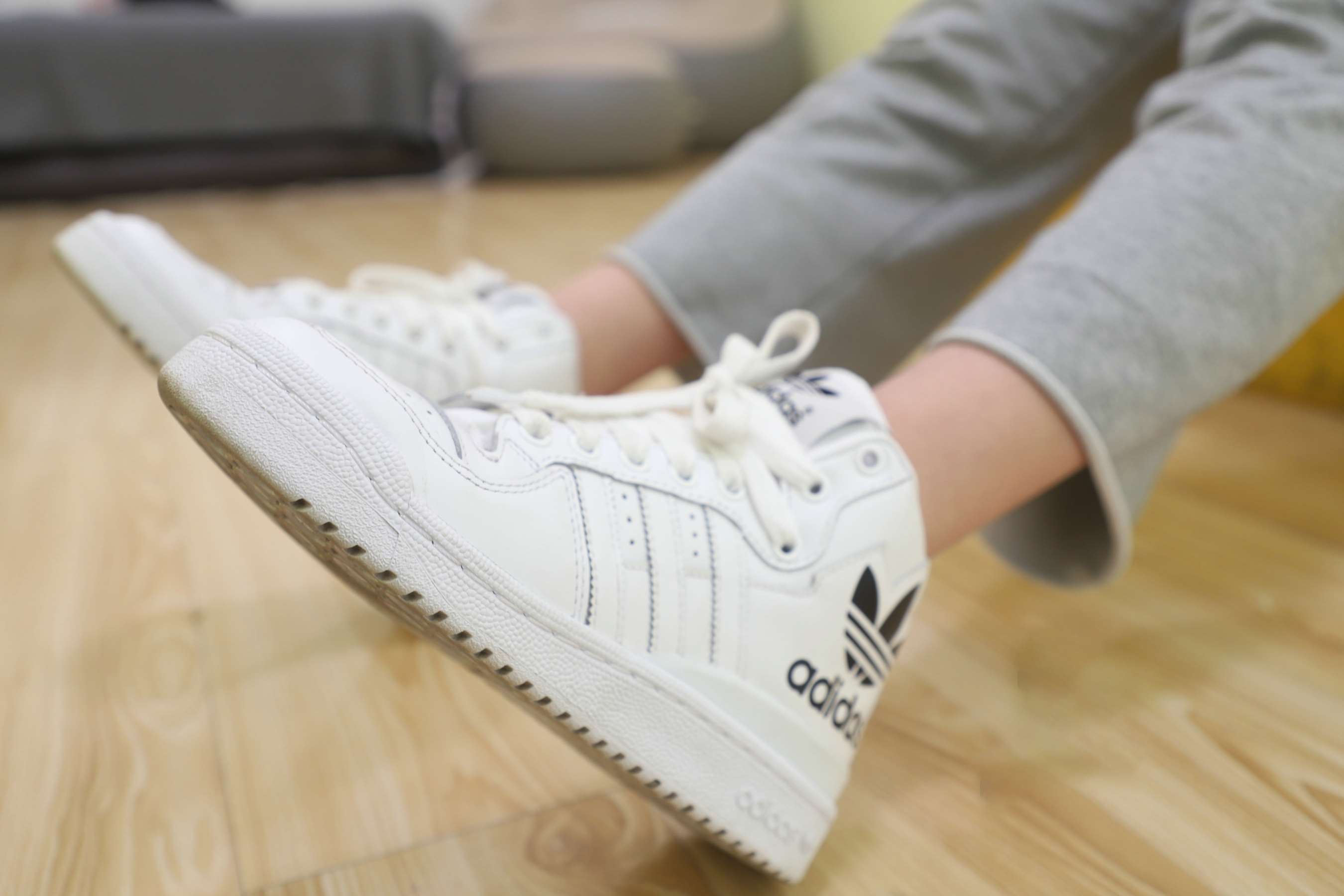 《学姐板鞋の棉袜脚丫》作品图