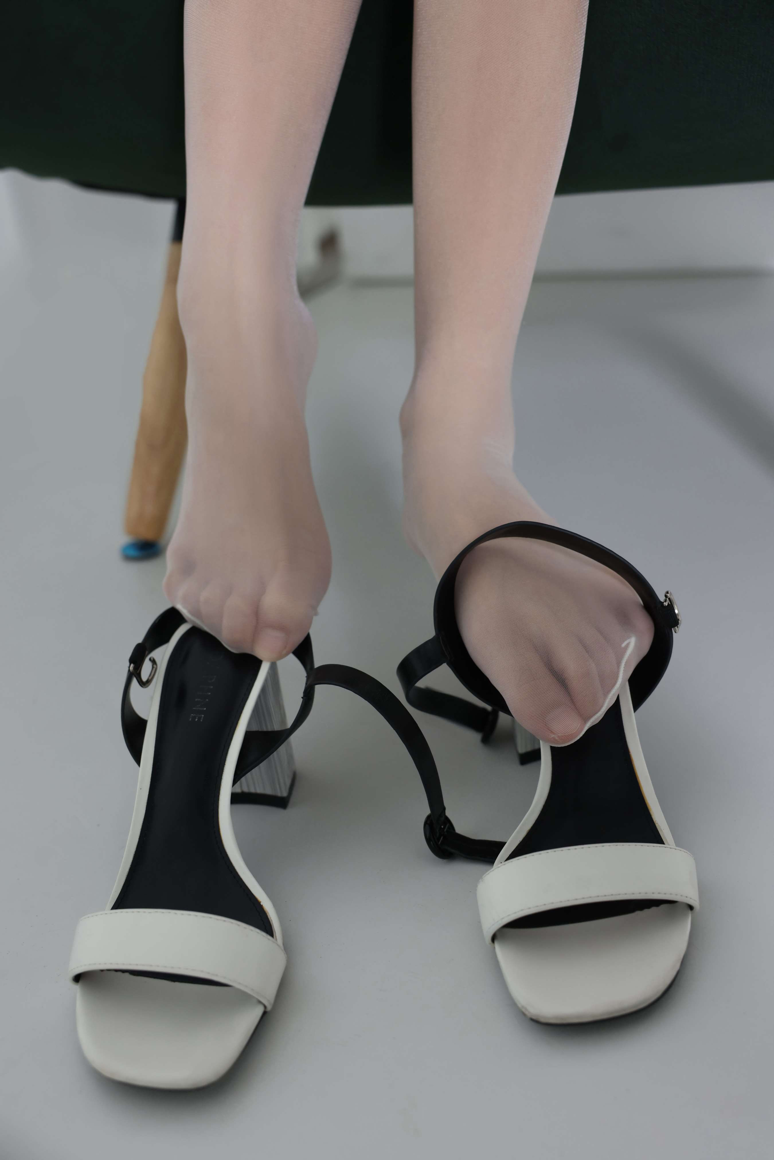 《大美高跟の丝足》作品图