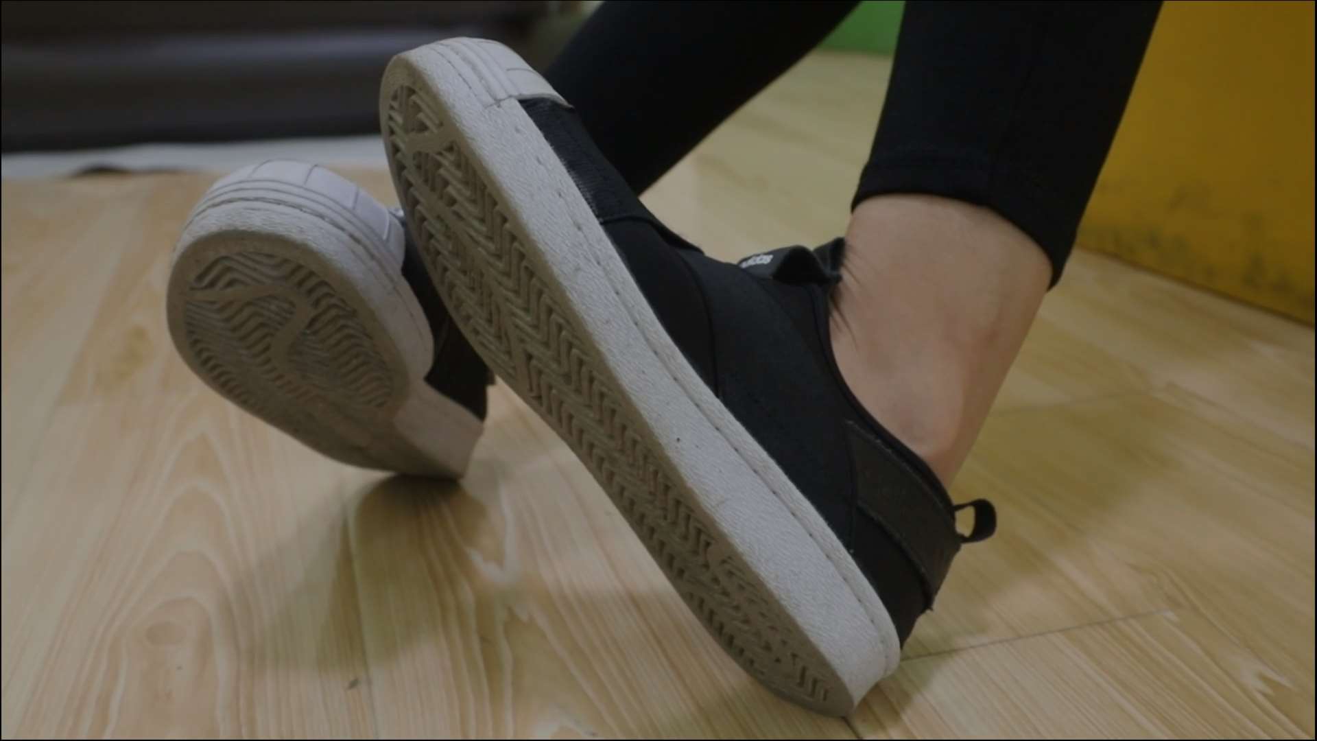 《[视频]帆布鞋の船袜脚丫》作品图