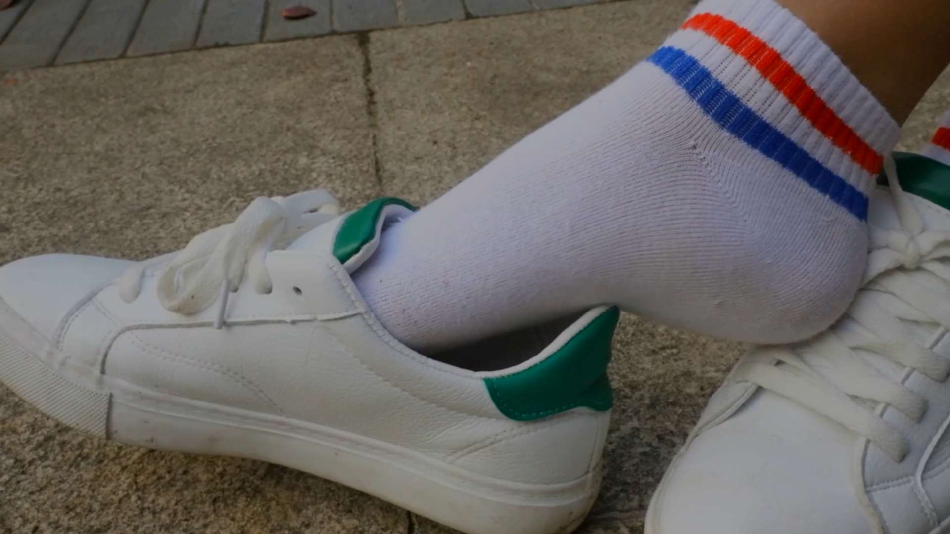 《[视频]少女牛仔板鞋の棉袜脚丫》作品图