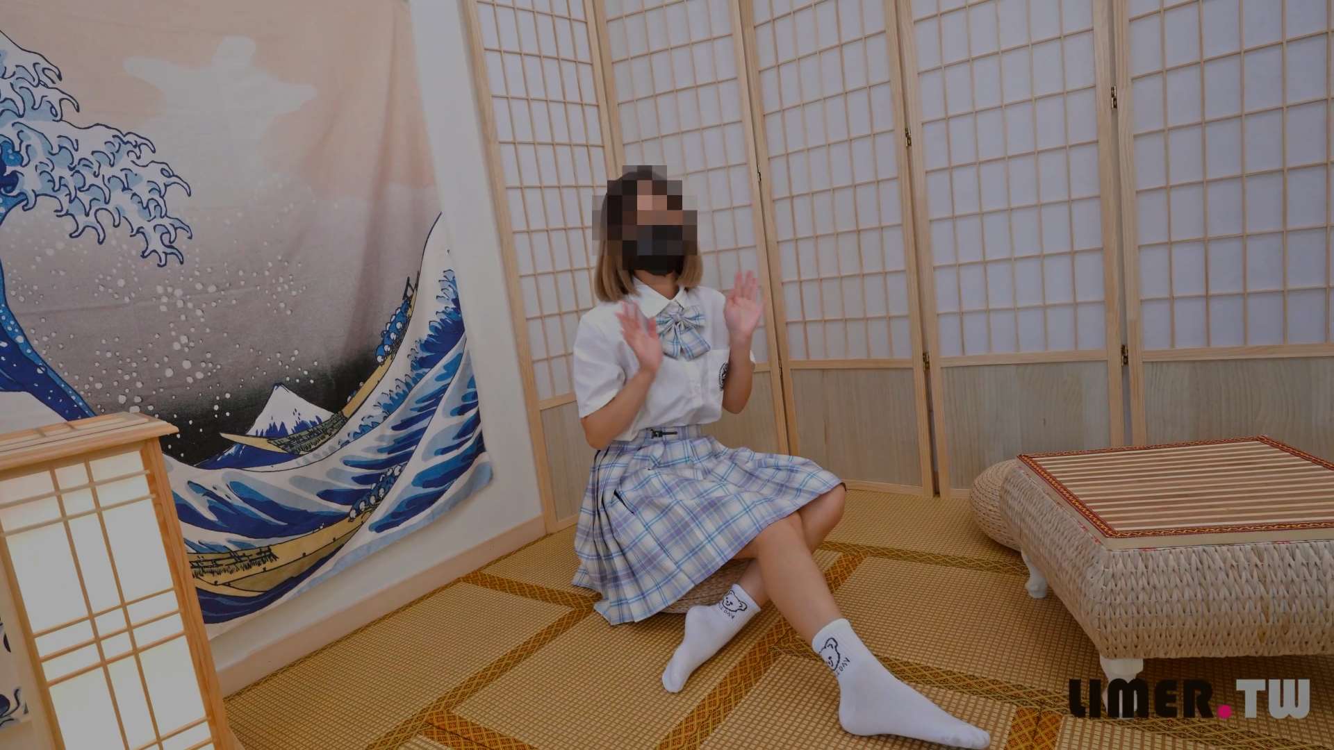 《[寄卖视频]TingTing-现役小只马学生JK裸足》作品图