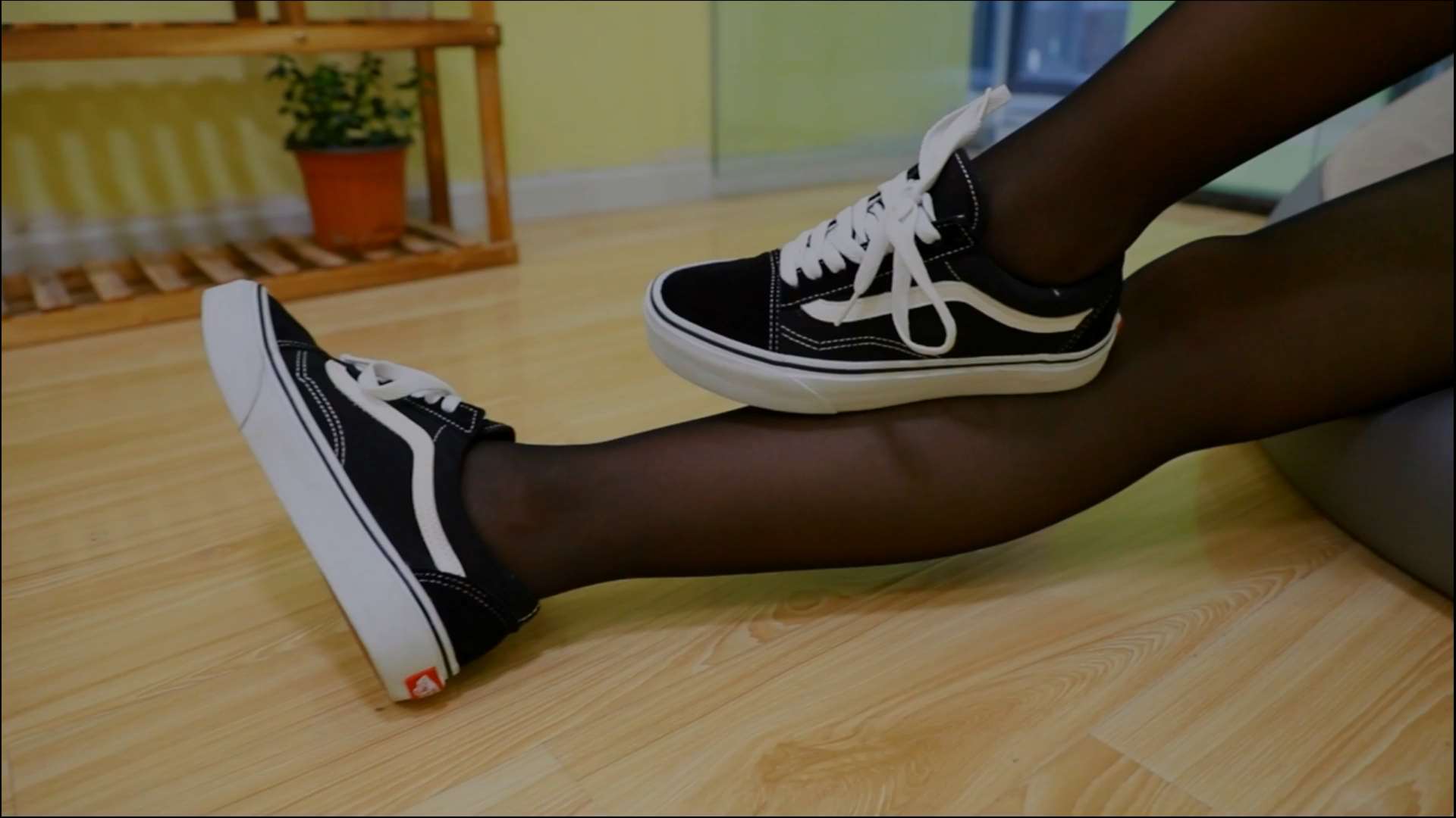 《[视频]挠学姐黑丝脚丫》作品图