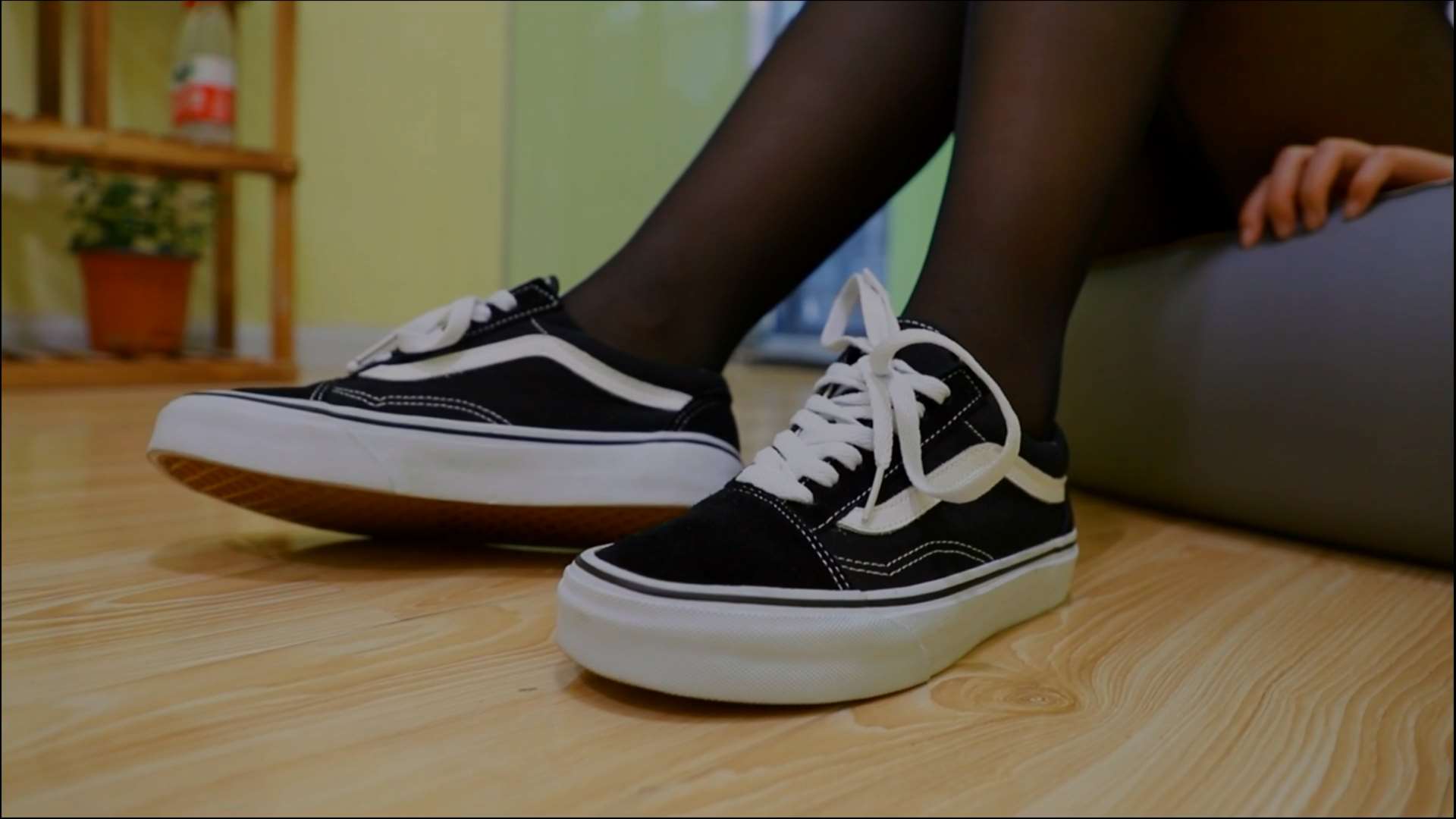 《[视频]挠学姐黑丝脚丫》作品图