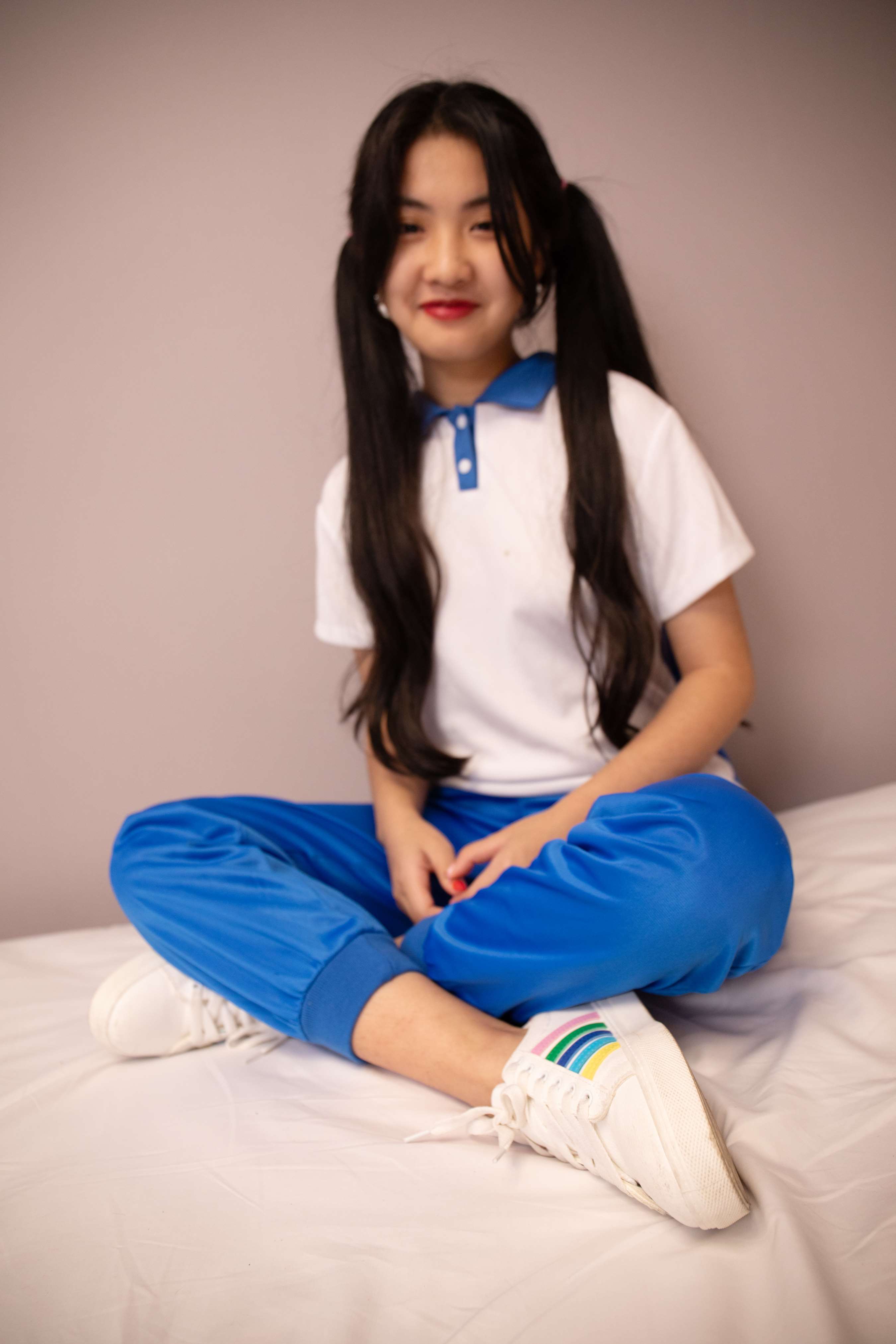 《露露校服嫩足》作品图