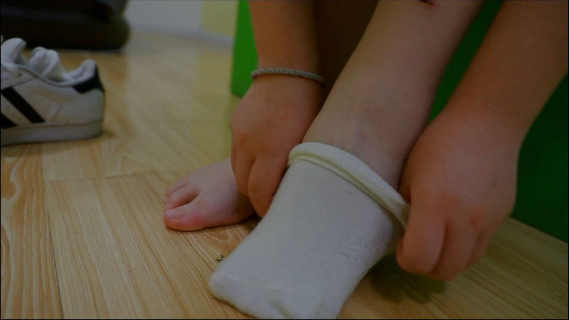 《[视频]少女板鞋の白棉袜脚丫》作品图