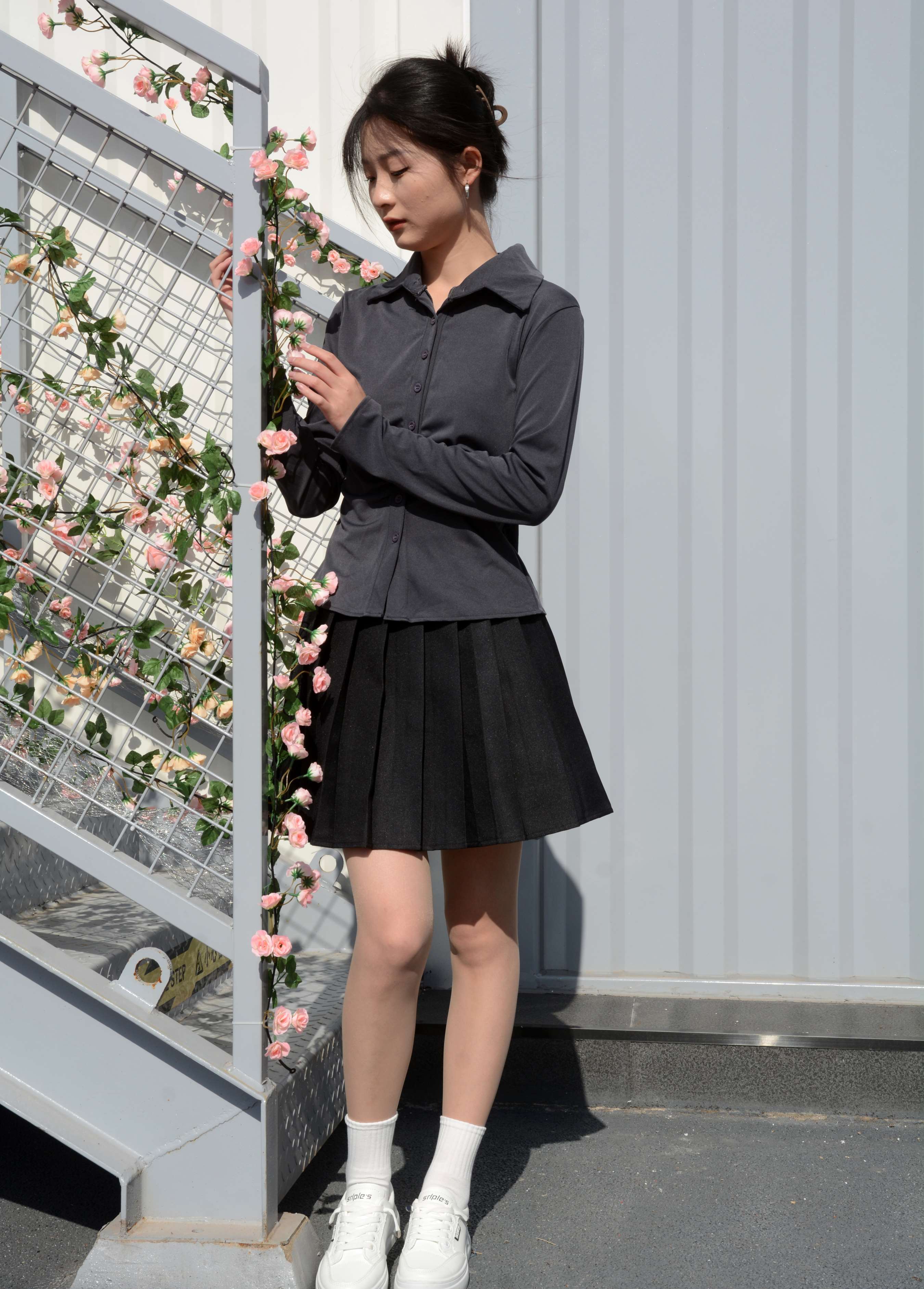 《安妮 绿叶鲜花》作品图