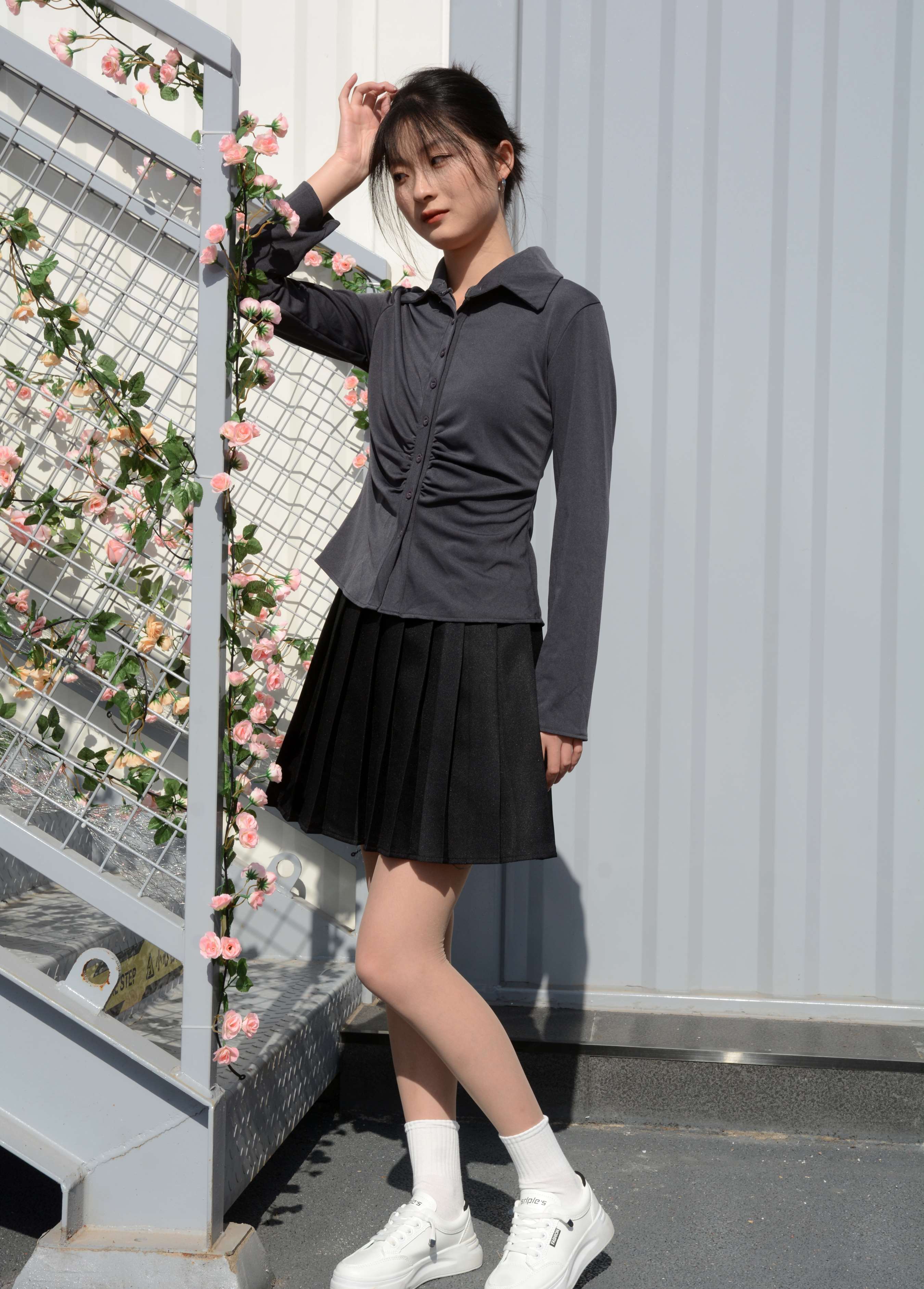 《安妮 绿叶鲜花》作品图