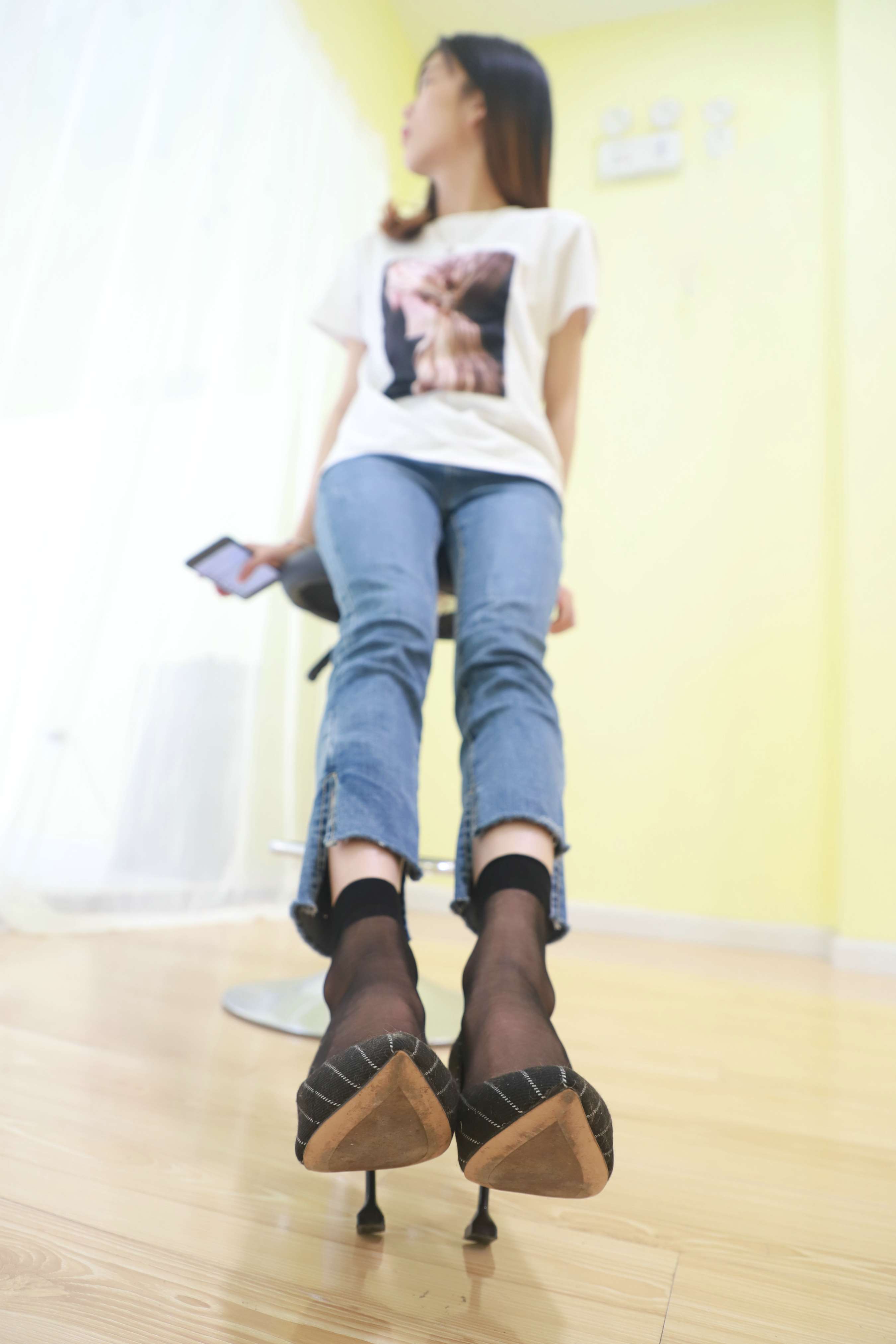 《少女高跟の短黑丝》作品图