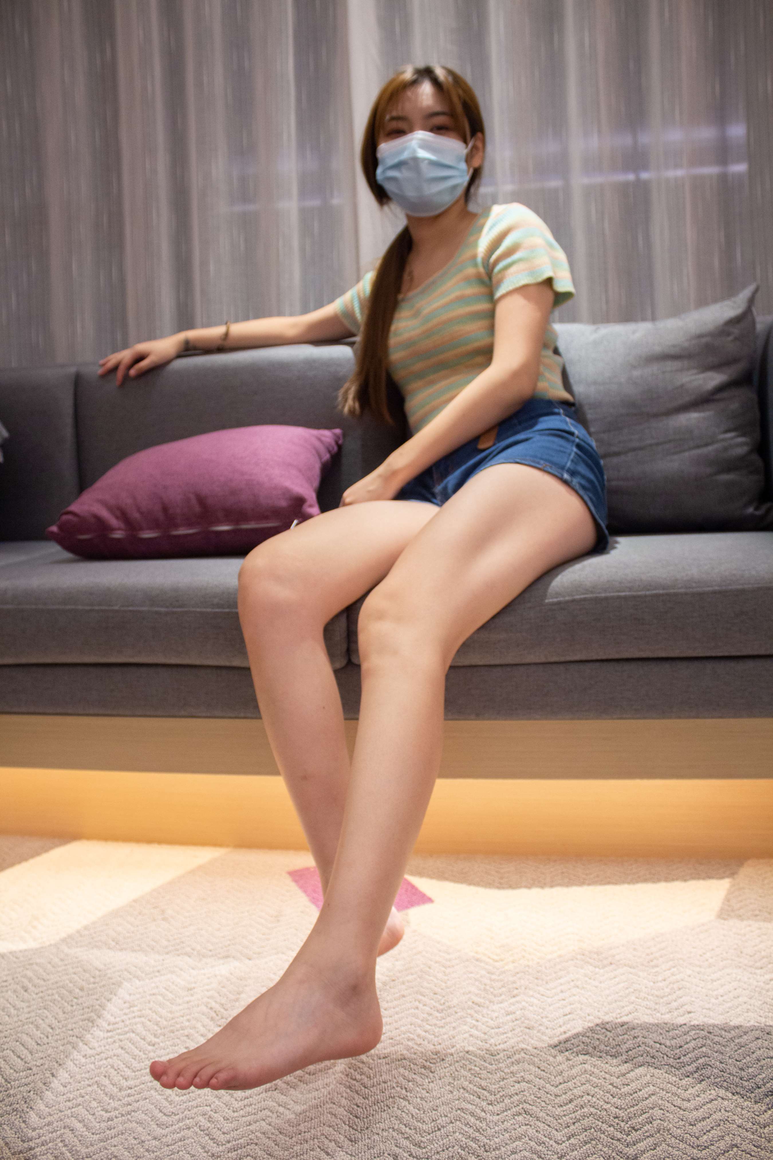 《约拍活泼开朗的柜台小姐姐》作品图