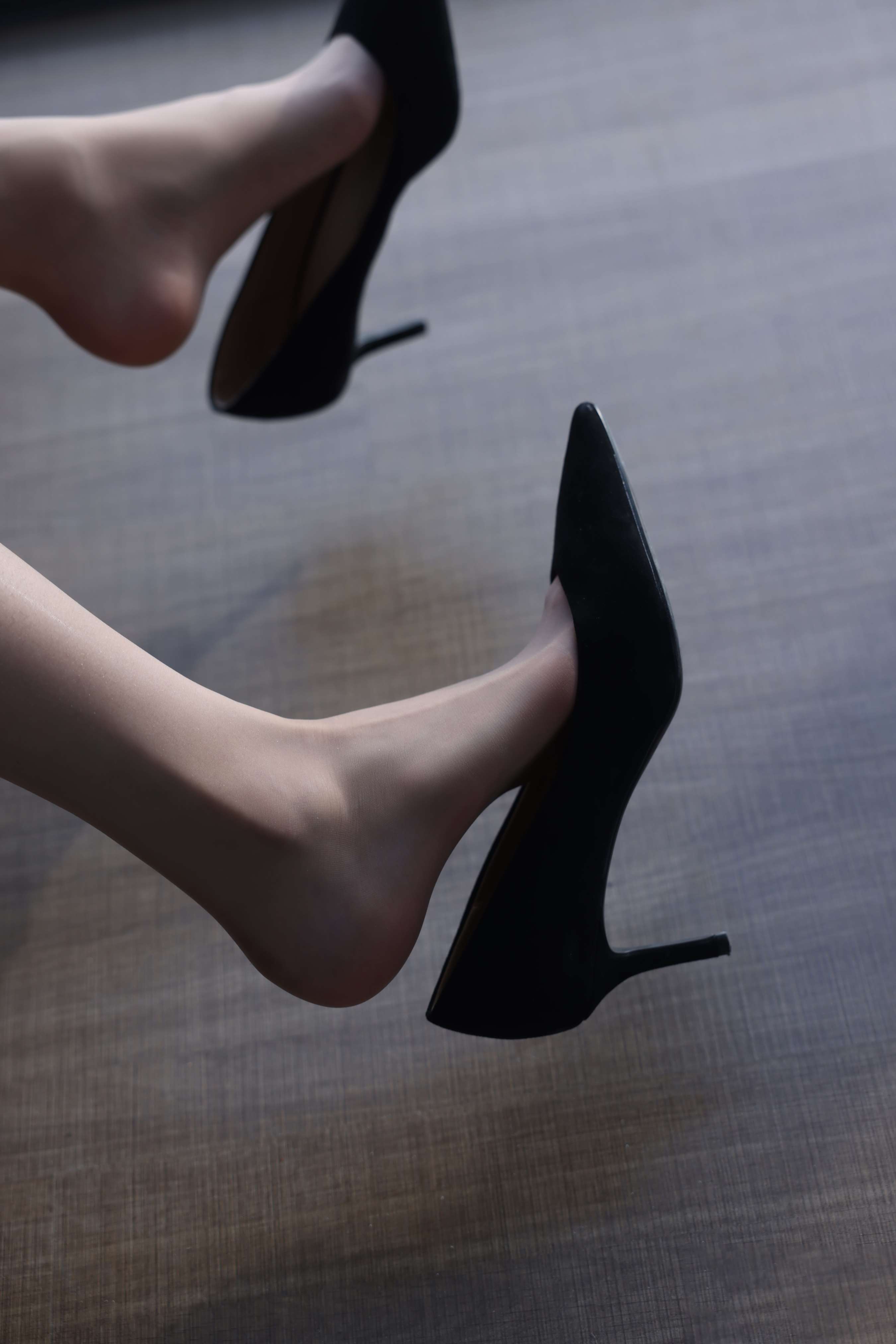 《依婷高跟の丝足》作品图