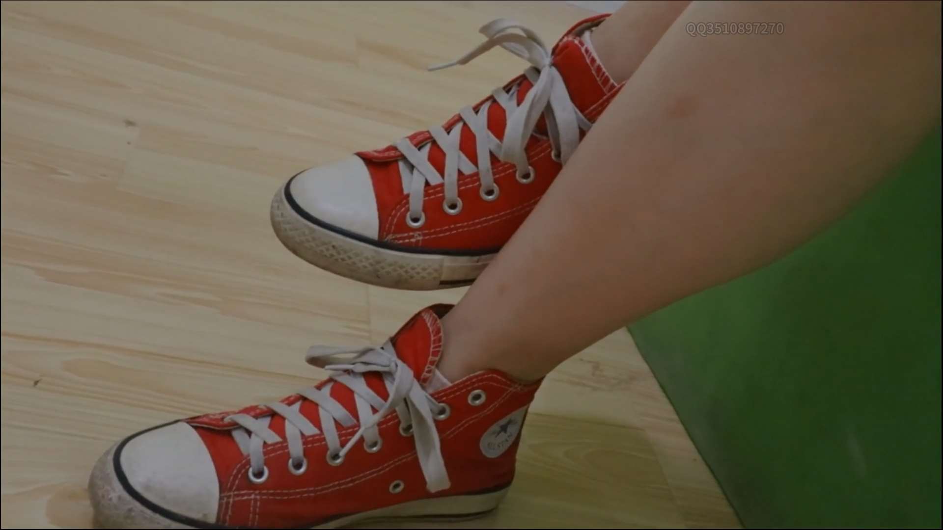 《[视频]少女红帆布鞋の棉袜》作品图