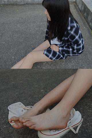 [视频]少女白帆布鞋の棉袜脚