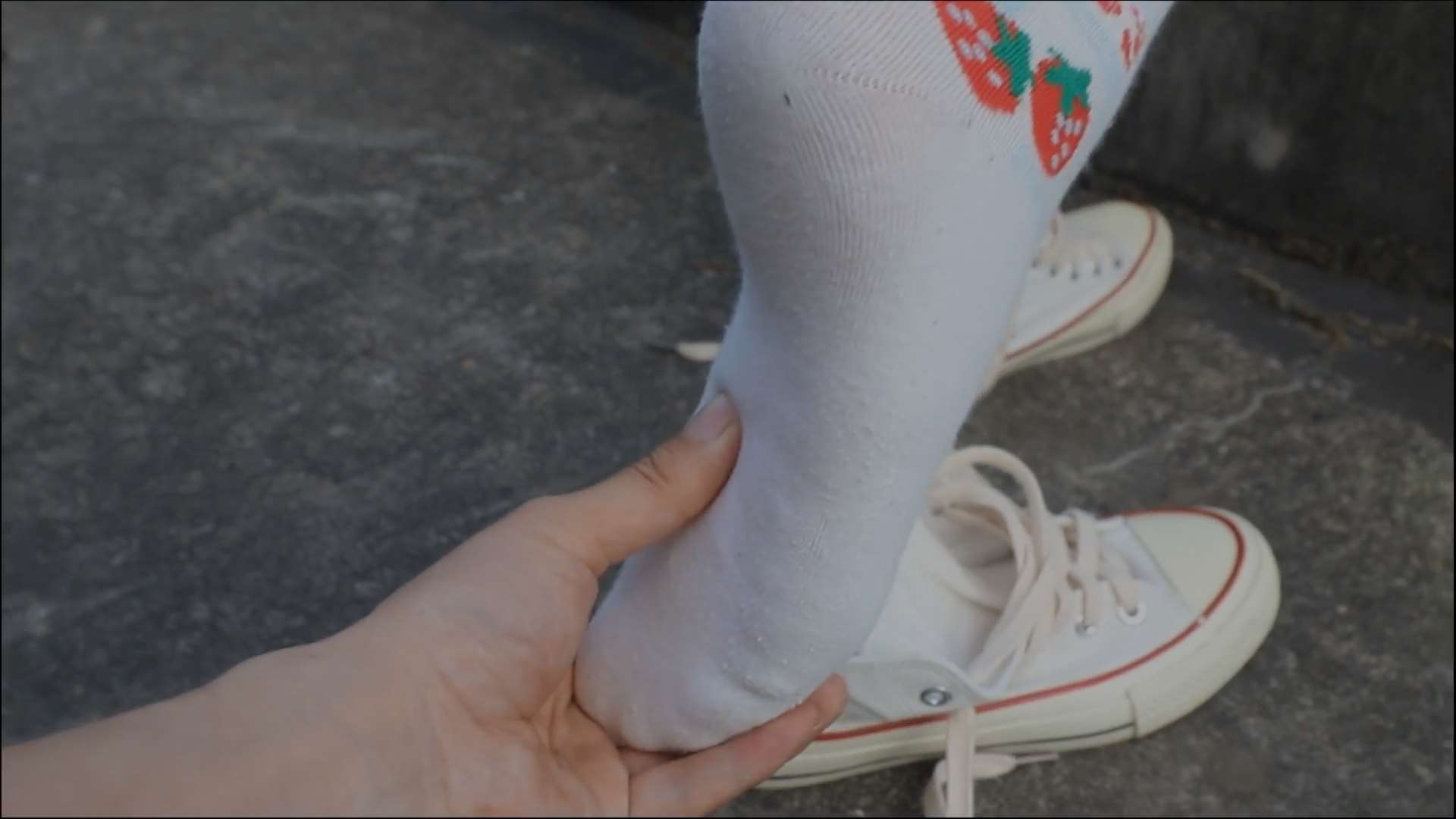 《[视频]少女白帆布鞋の棉袜脚》作品图