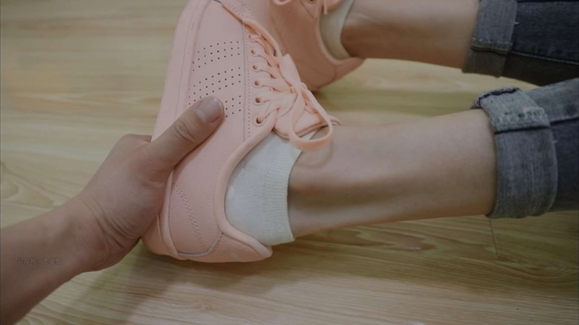《[视频]少女粉板鞋の白棉袜》作品图
