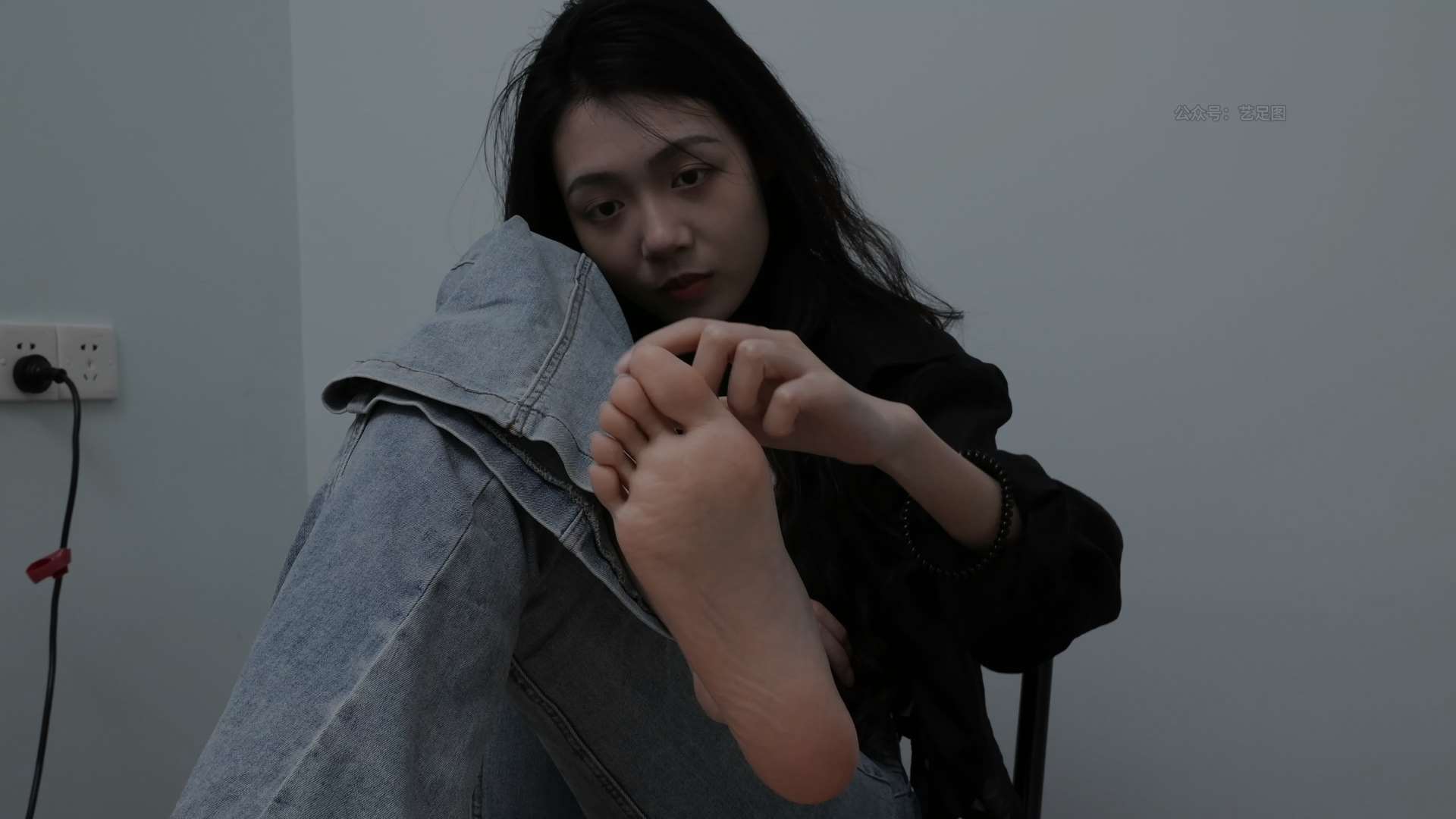 《[视频]忽悠拍超美表妹芷清的汗味棉袜裸足》作品图