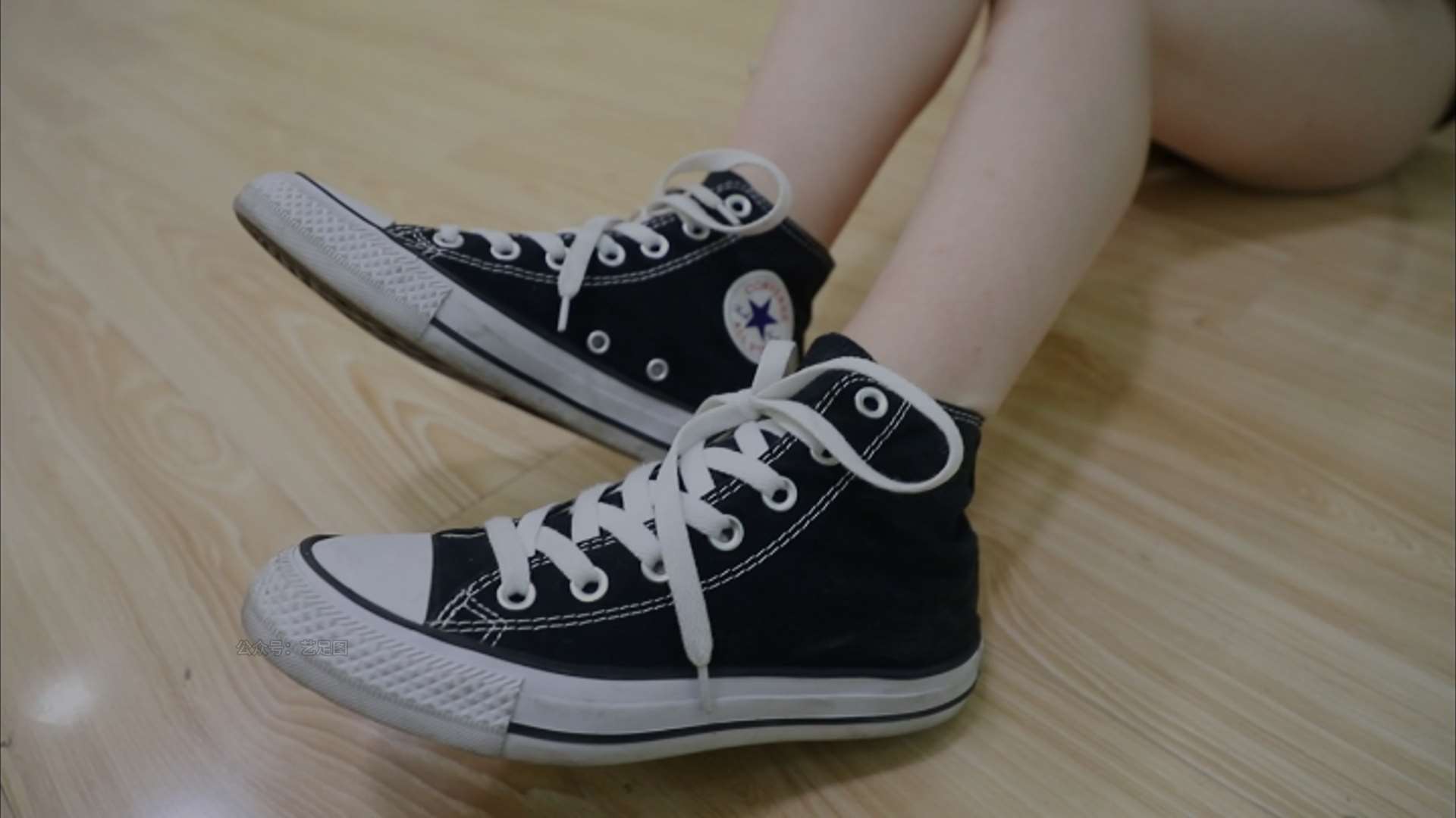 《[视频]小姐姐帆布鞋の船袜脚》作品图