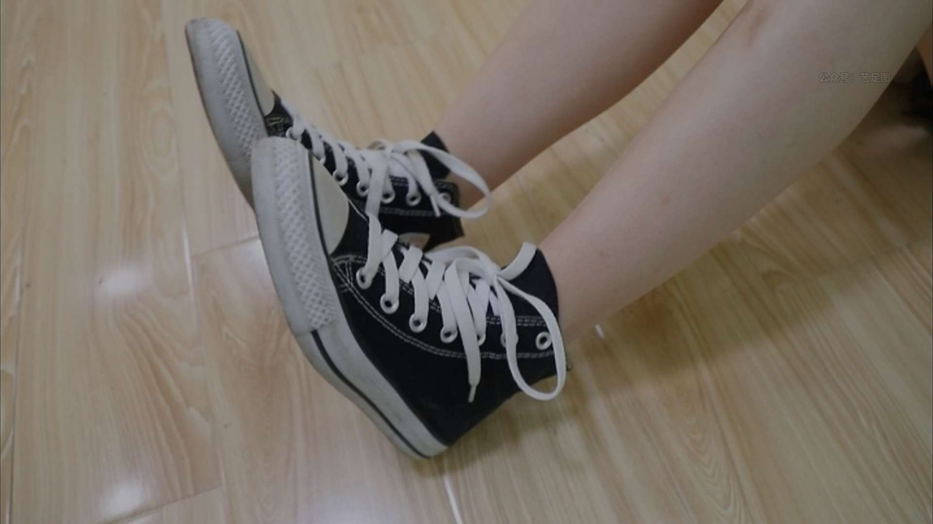 《[视频]小姐姐帆布鞋の船袜脚》作品图