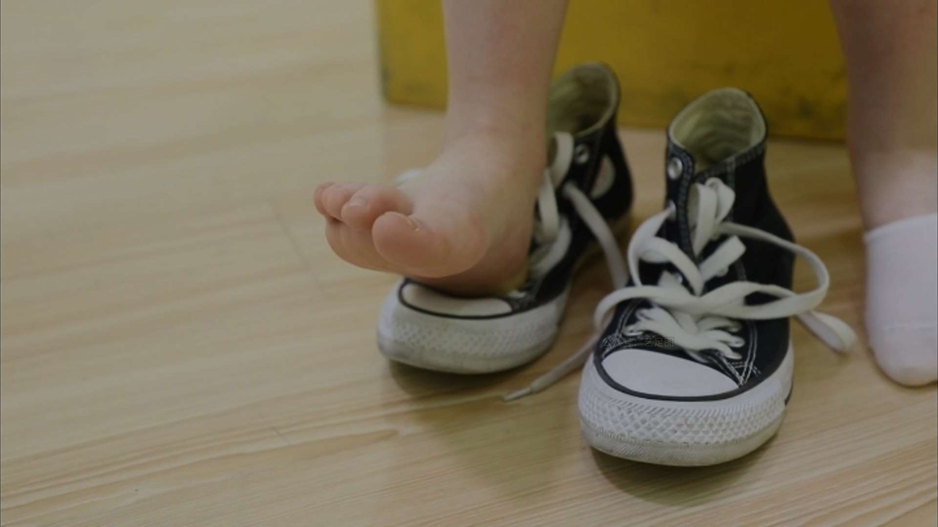 《[视频]小姐姐帆布鞋の船袜脚》作品图