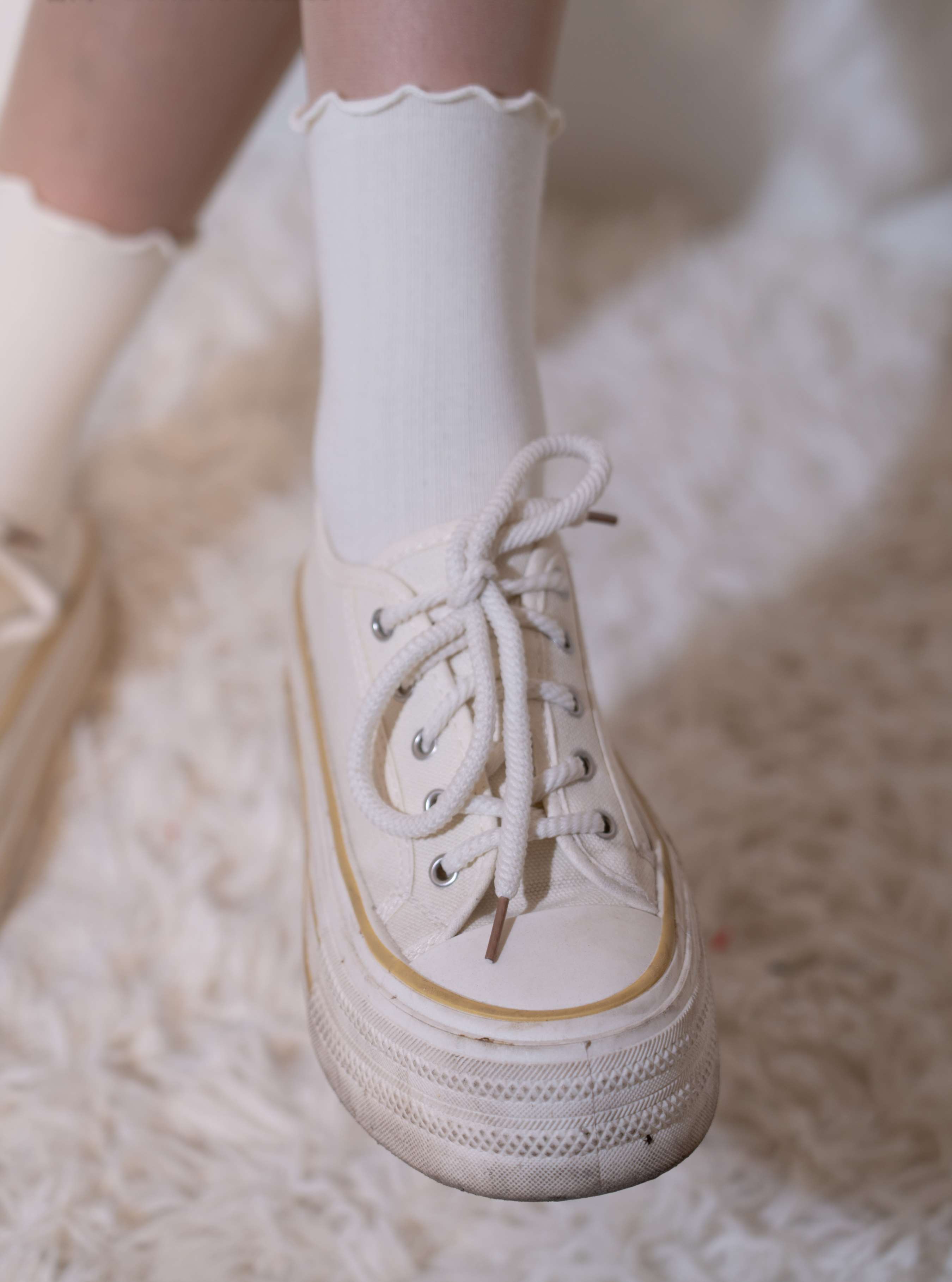 《璇璇-帆布鞋白棉袜の肉丝》作品图