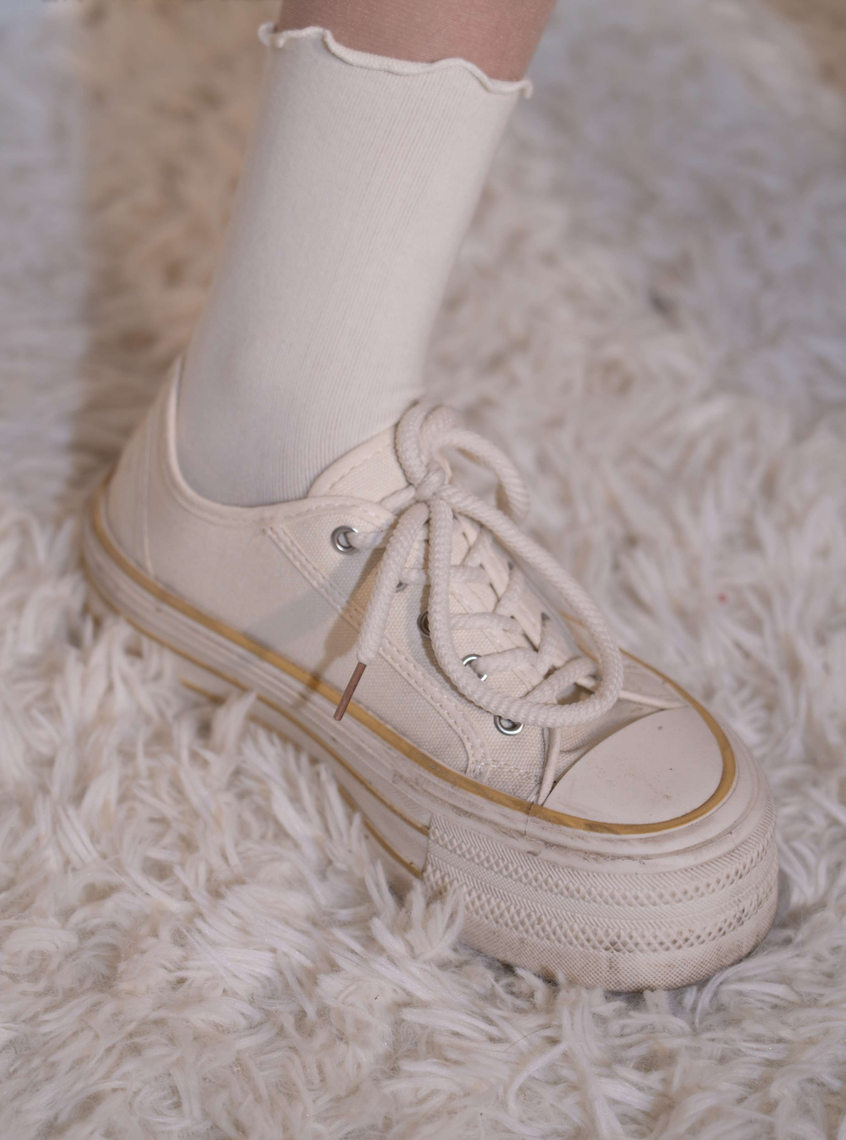 《璇璇-帆布鞋白棉袜の肉丝》作品图