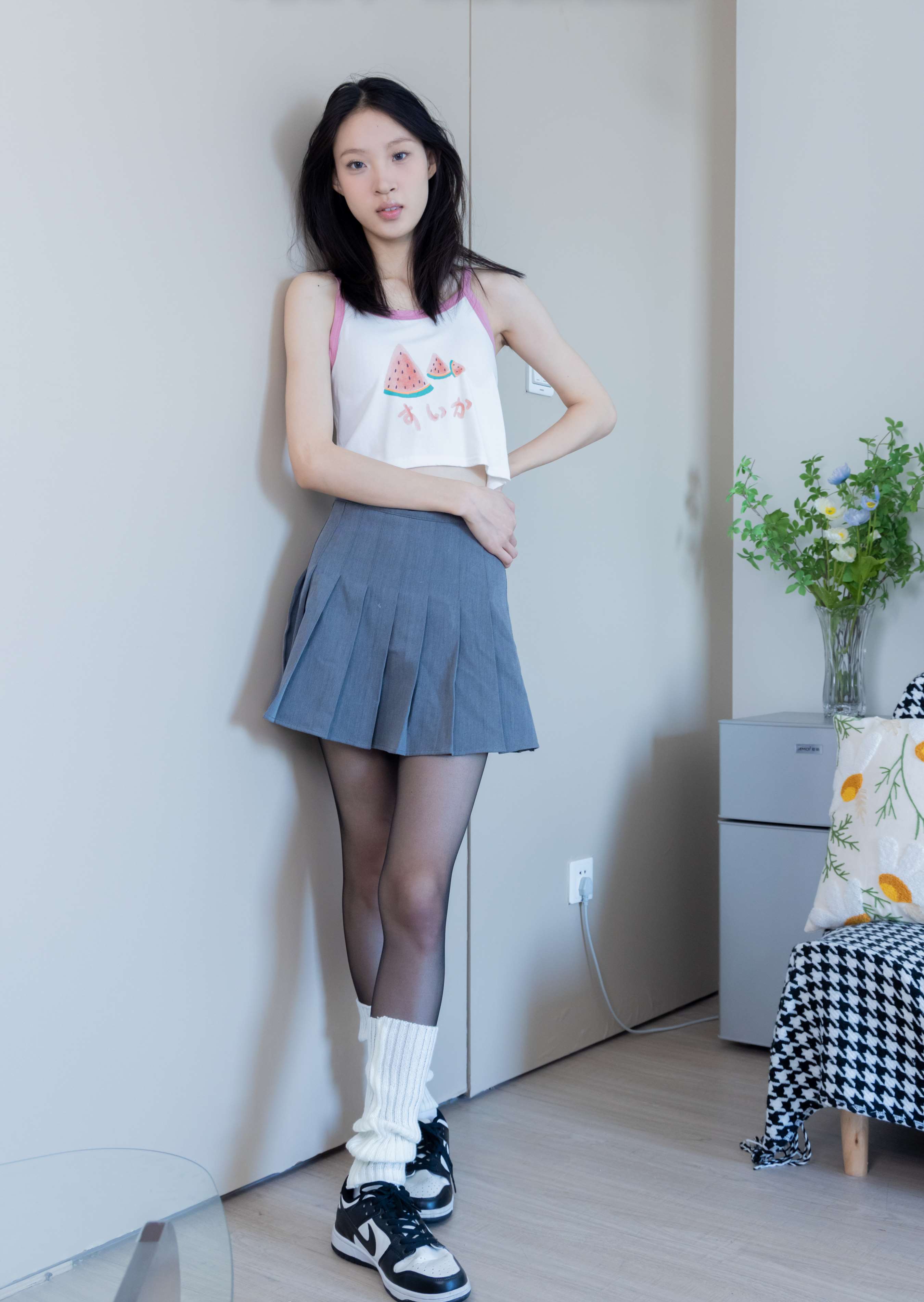 《雪糕-板鞋白棉袜の黑丝堆堆袜套》作品图