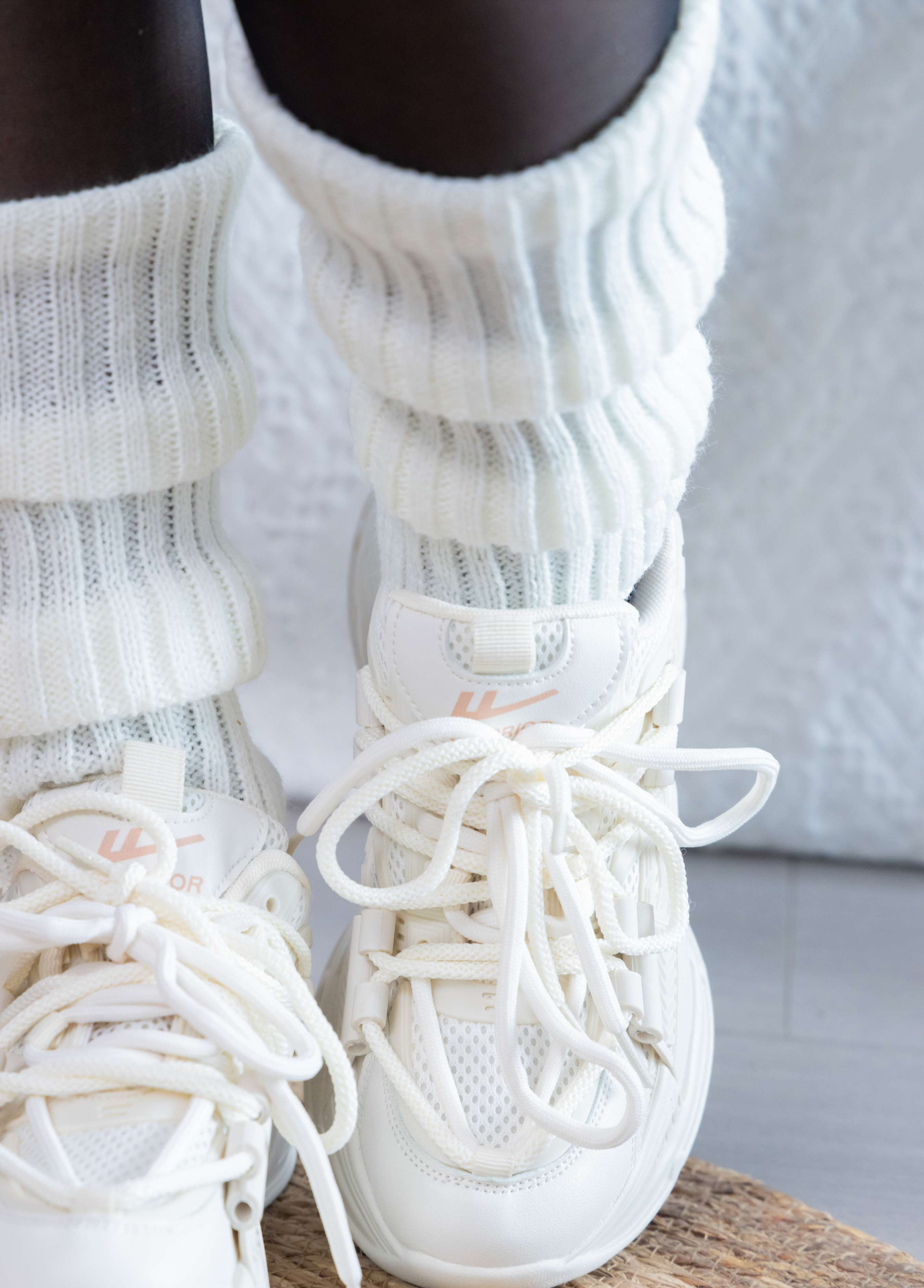 《甜甜圈-校服运动鞋の薄黑丝袜套》作品图