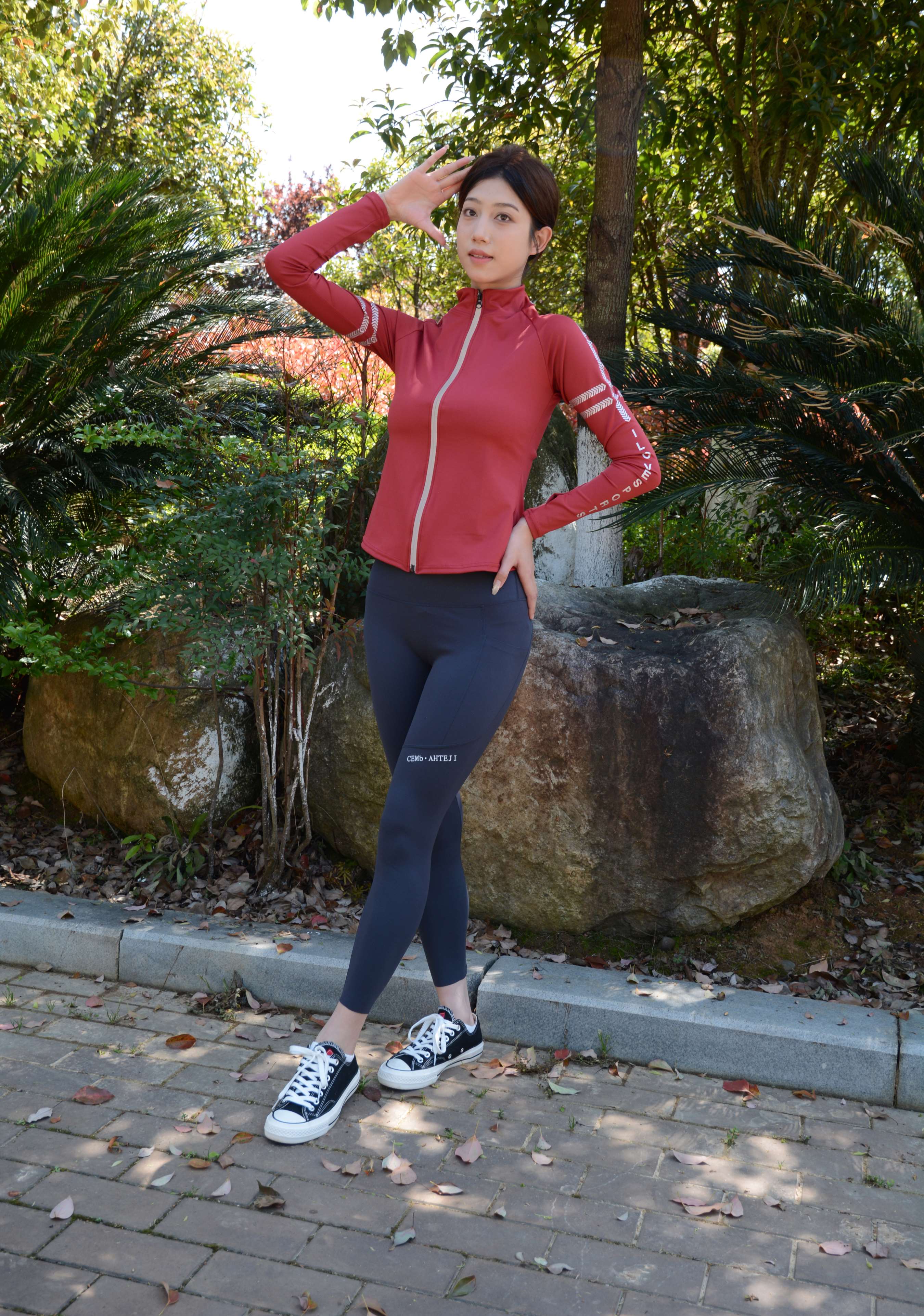 《秀秀 踏青之路》作品图