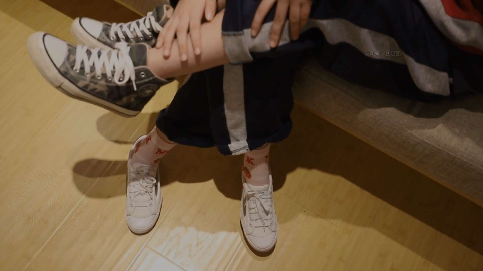 《[视频]学妹校服の棉袜脚丫》作品图