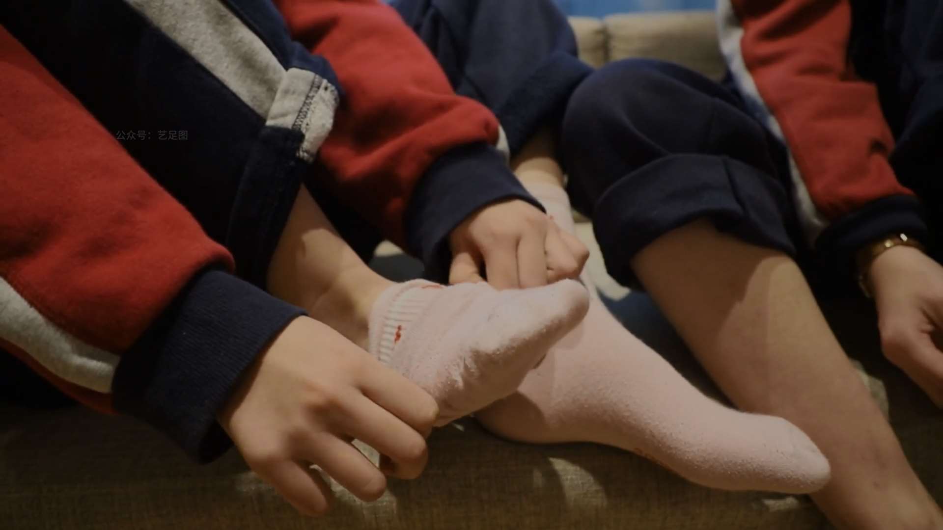 《[视频]学妹校服の棉袜脚丫》作品图