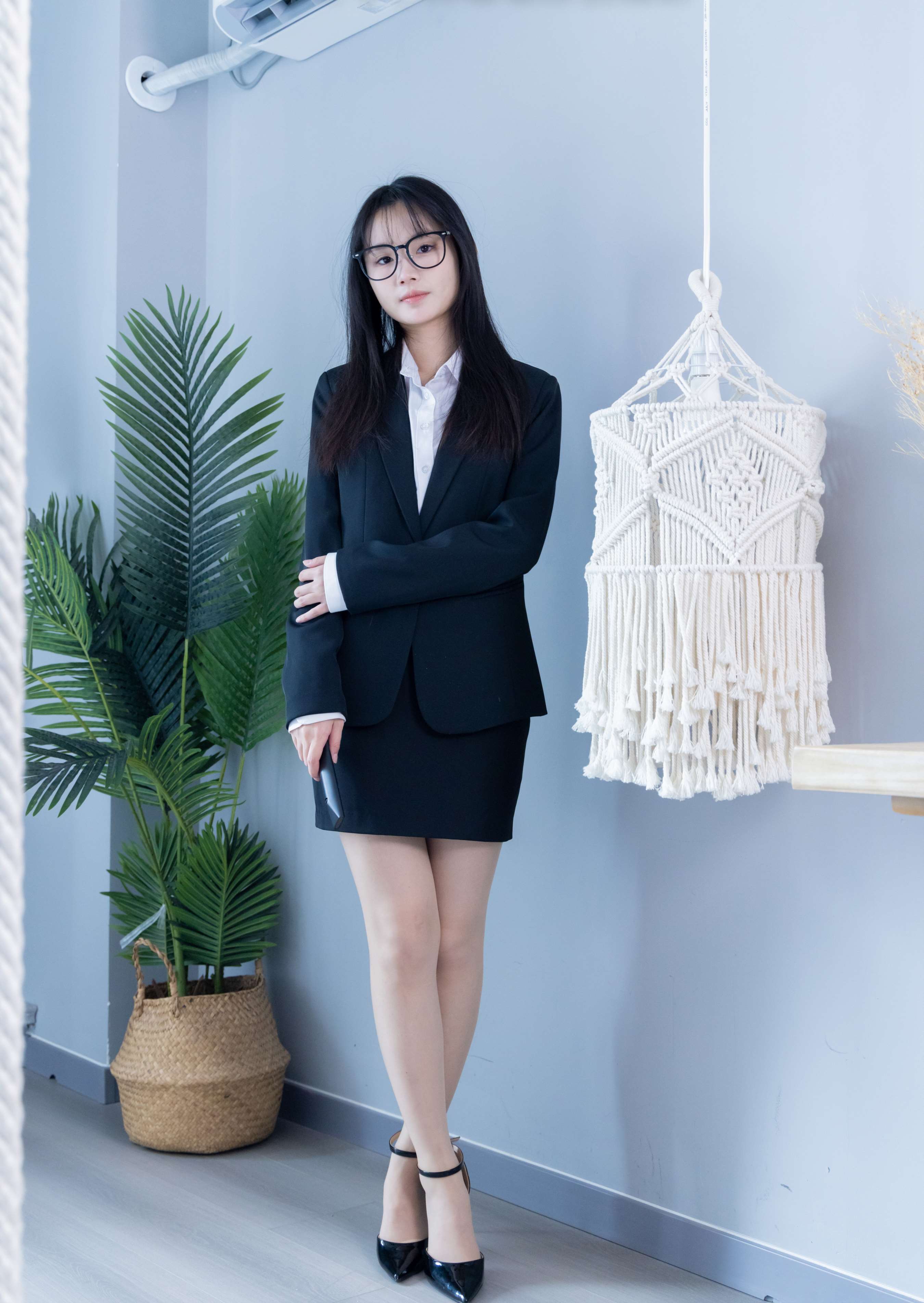 《甜甜圈-高跟鞋ol风の肉丝》作品图