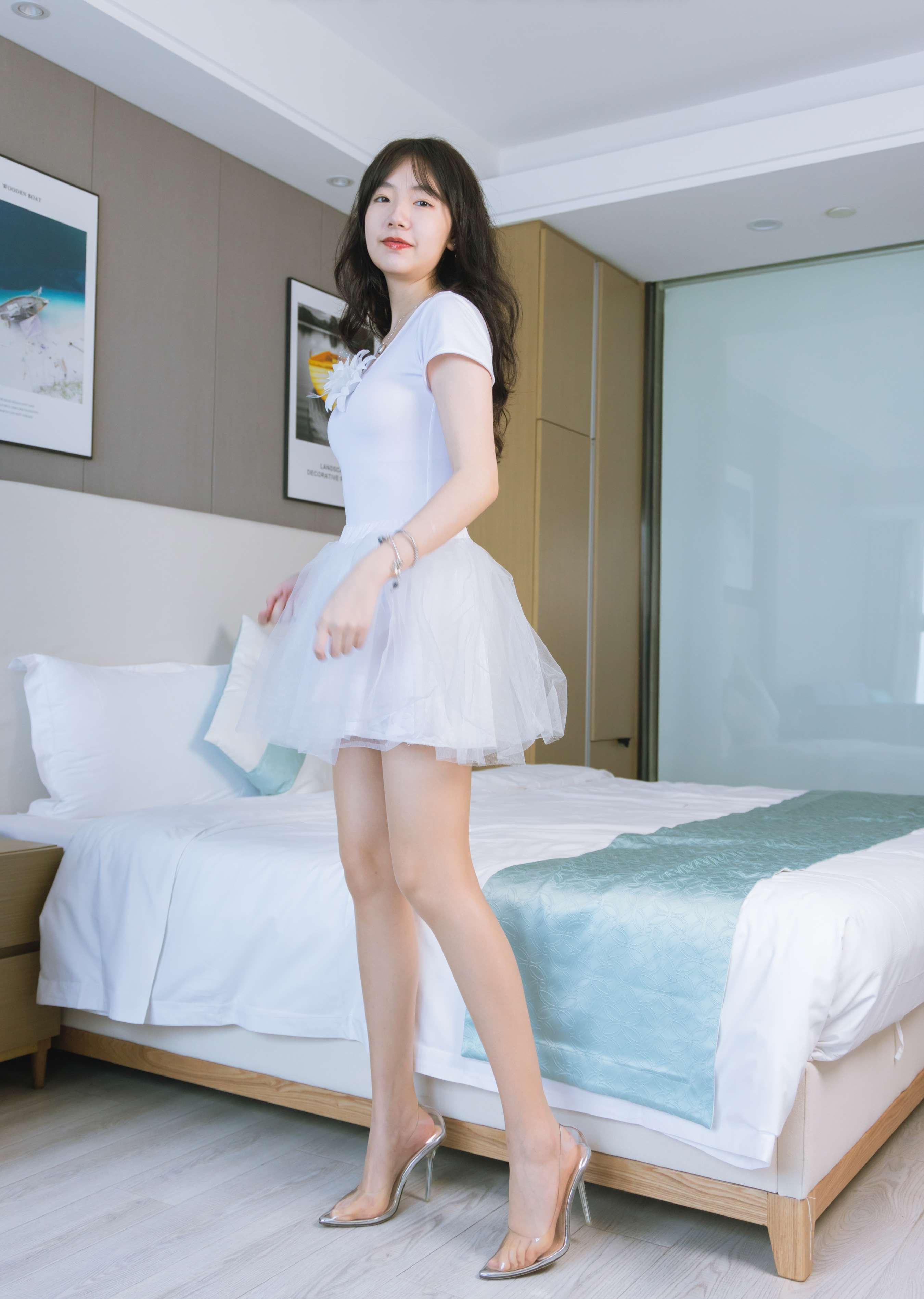 《小甜豆-透明高跟鞋肉丝の裸足》作品图