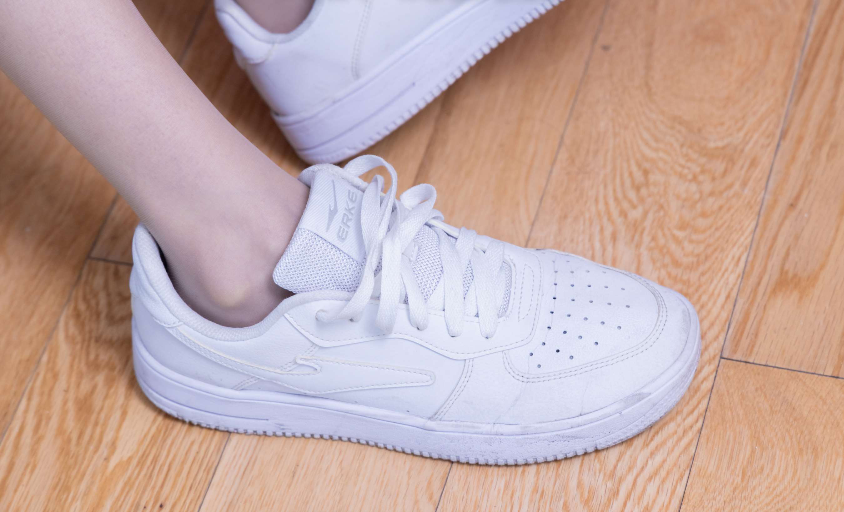 《雪糕 板鞋の灰丝》作品图