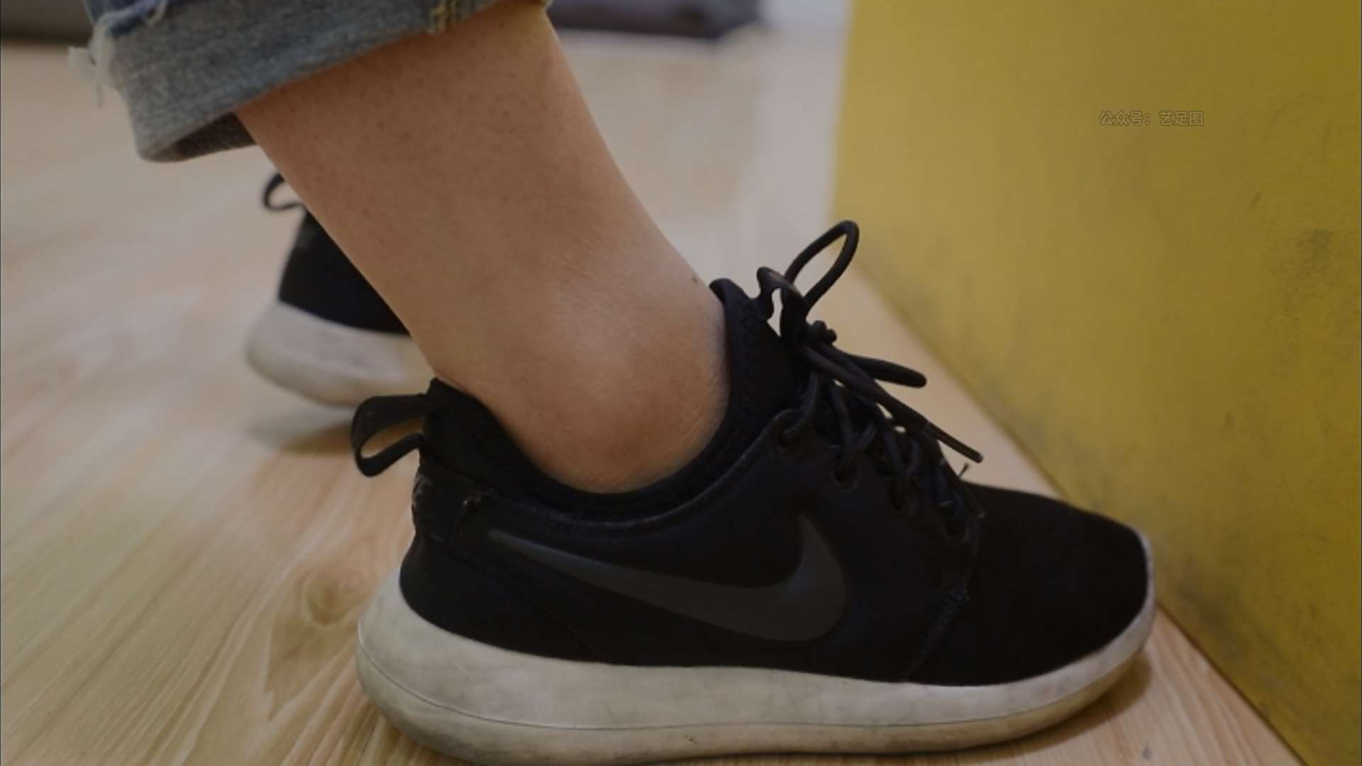 《[视频]牛仔运动鞋の船袜脚丫》作品图