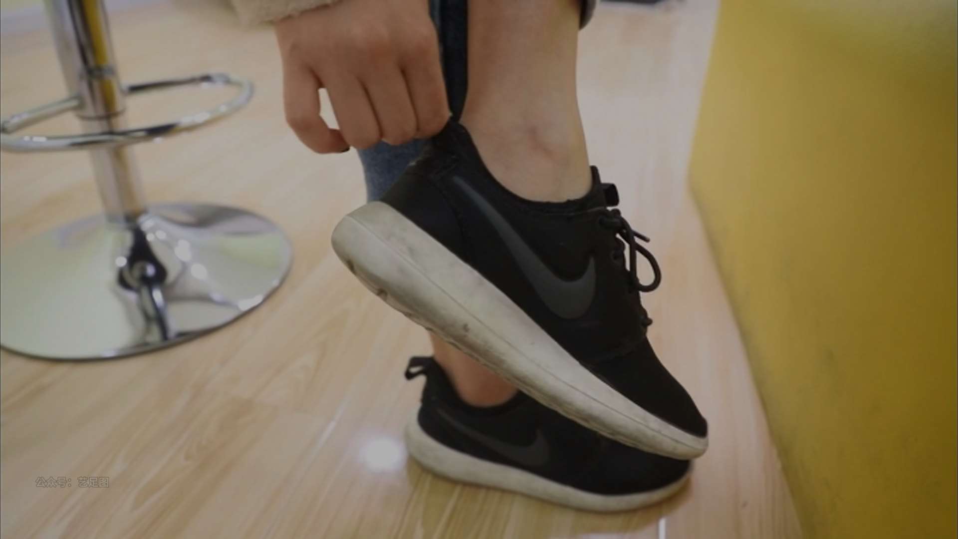 《[视频]牛仔运动鞋の船袜脚丫》作品图