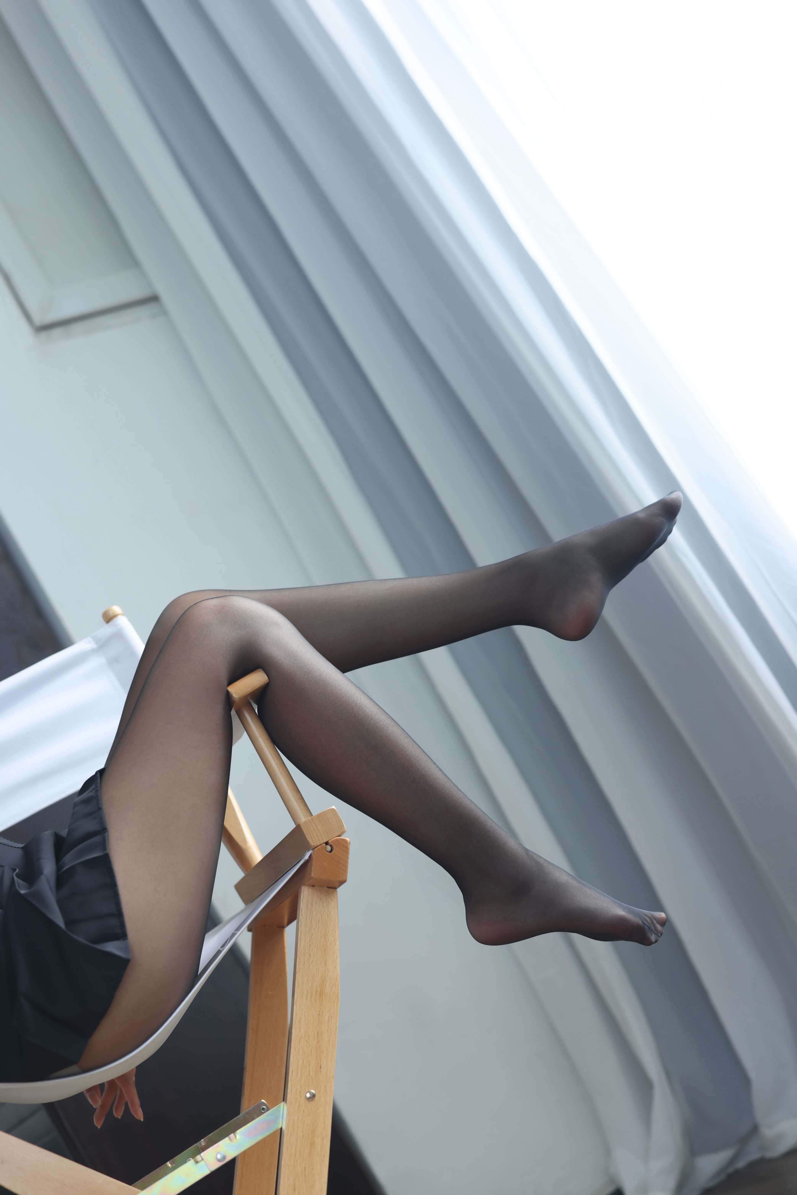 《亚楠高跟の黑丝足》作品图