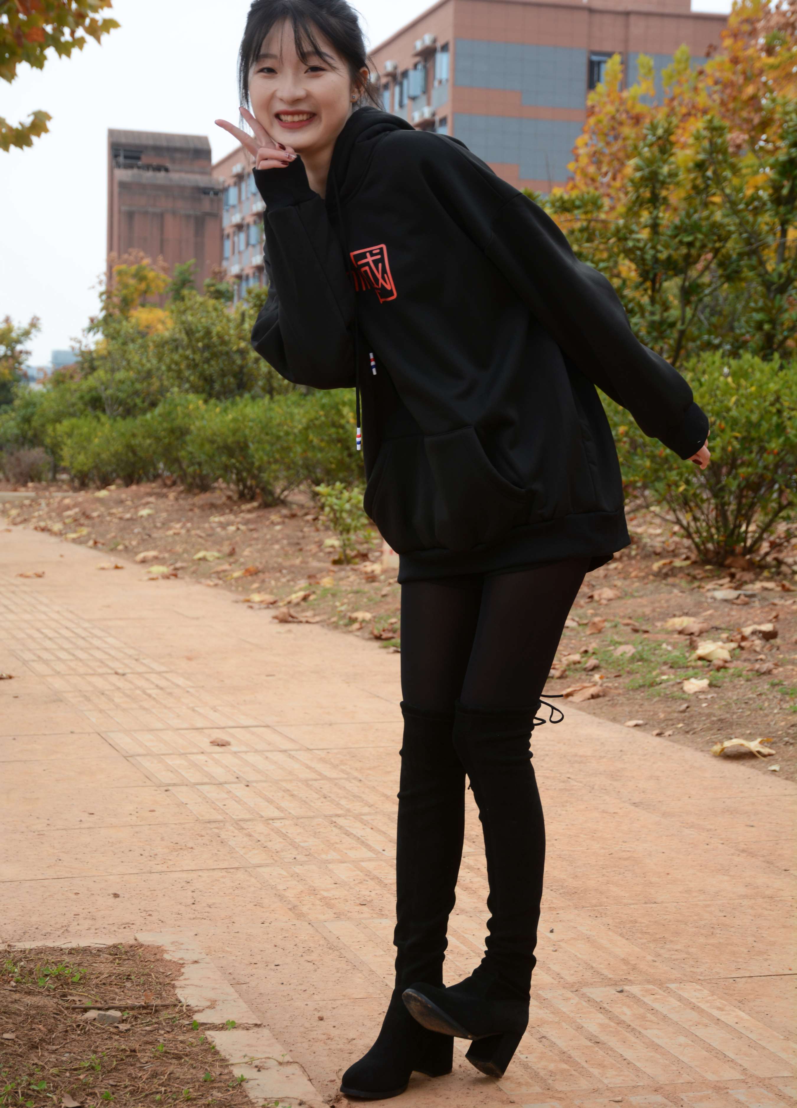 《安妮 浅看红枫》作品图