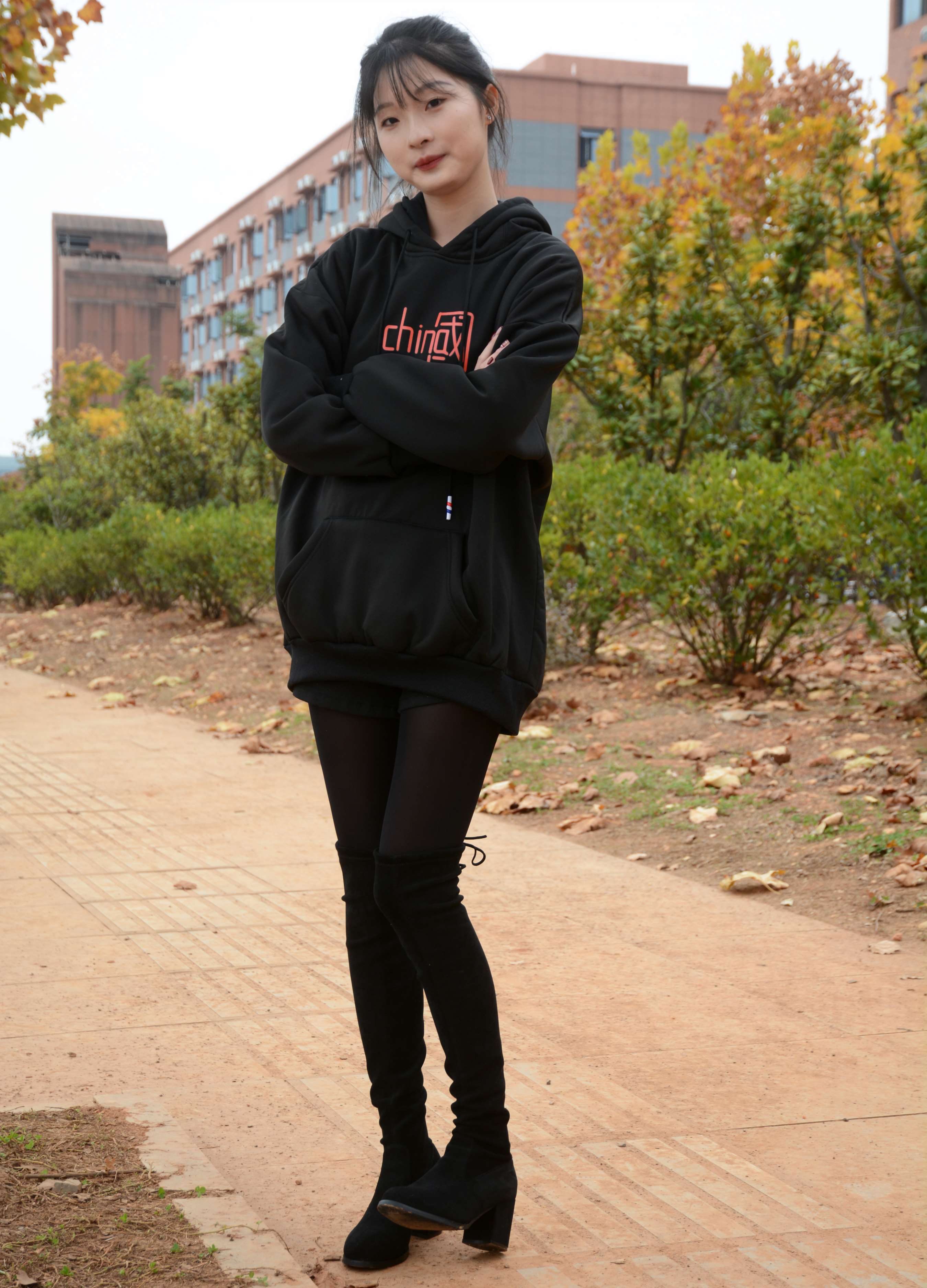 《安妮 浅看红枫》作品图