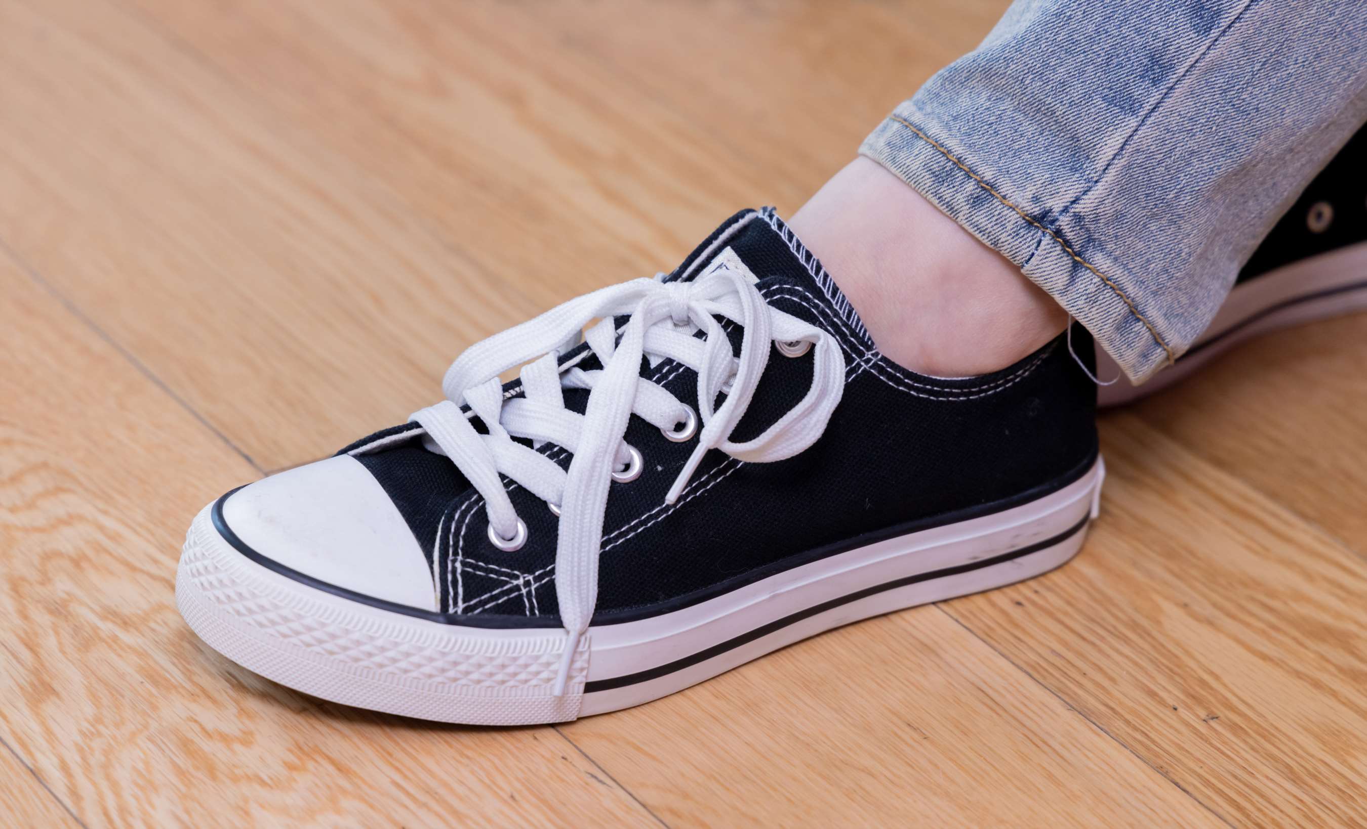 《甜甜圈-牛仔裤の嫩足》作品图