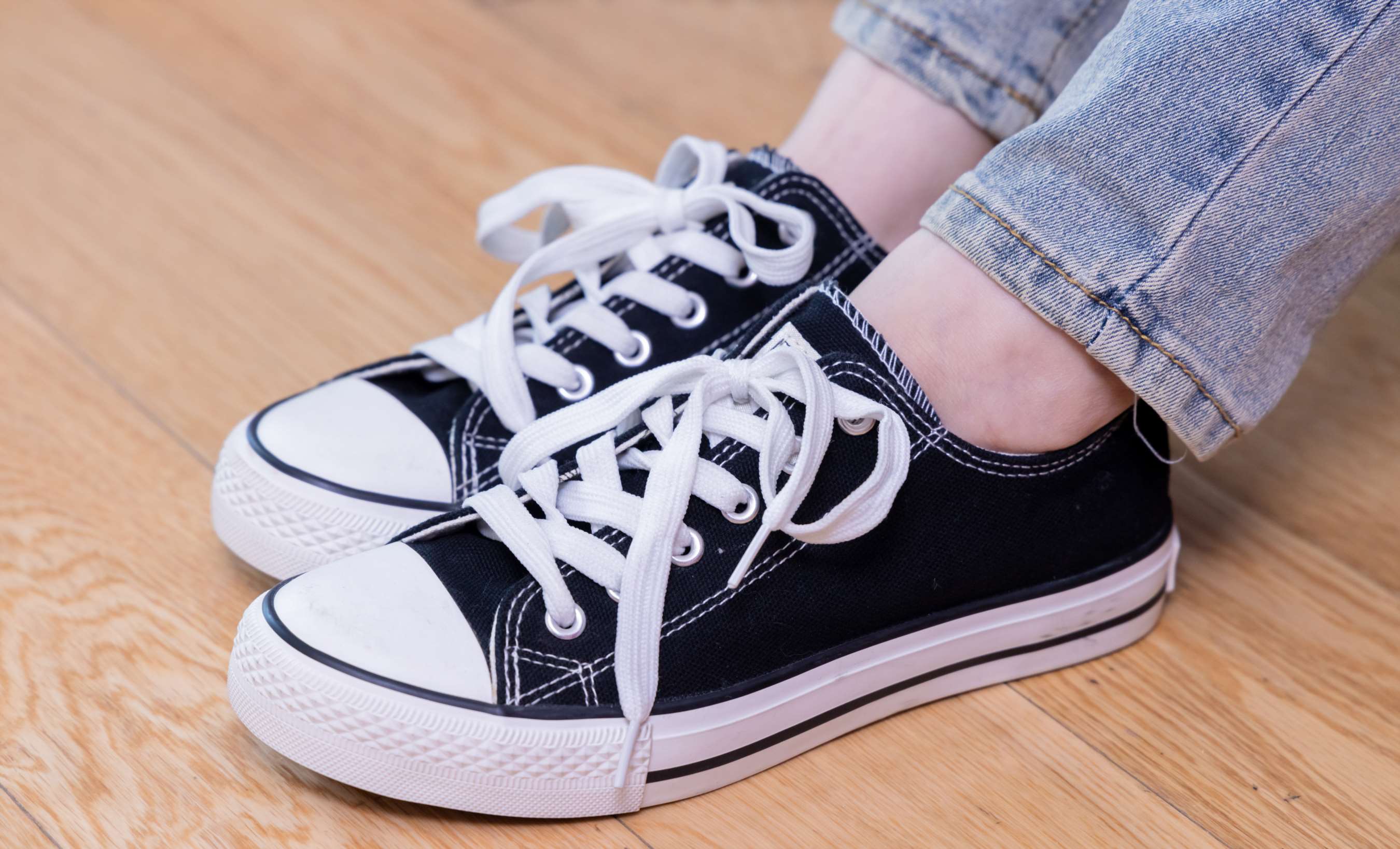 《甜甜圈-牛仔裤の嫩足》作品图