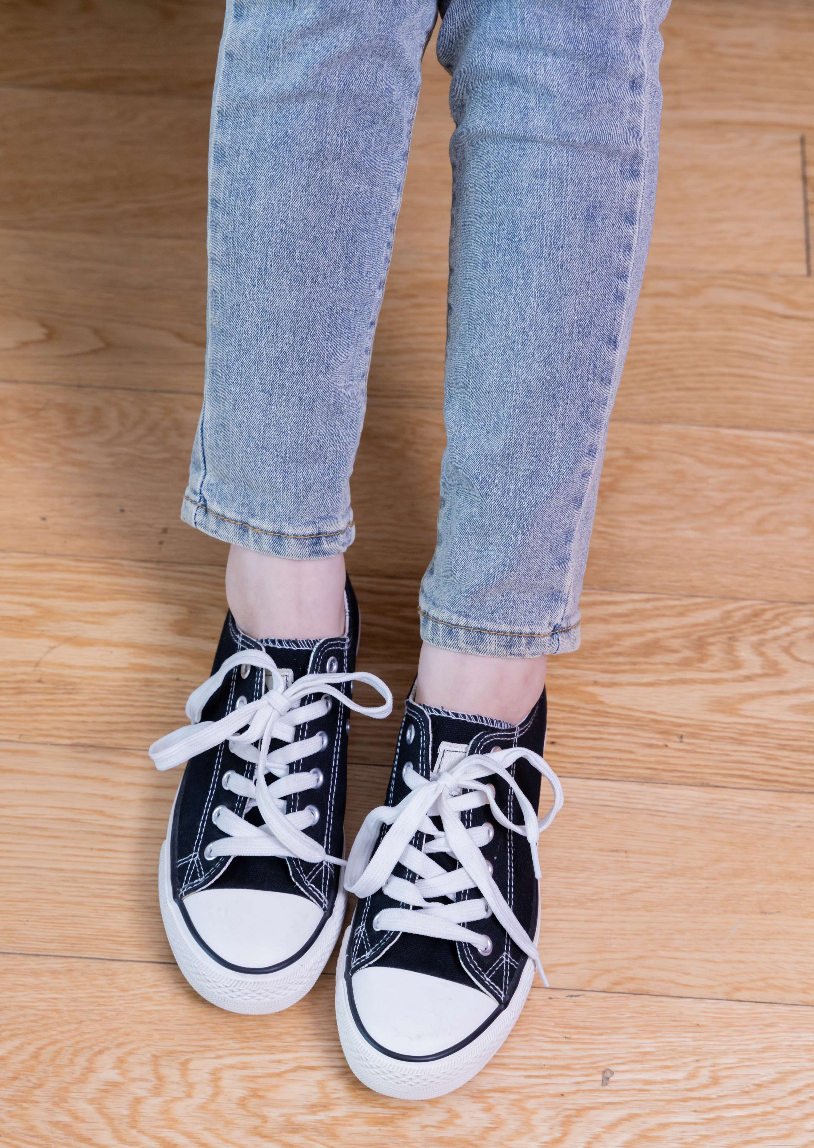 《甜甜圈-牛仔裤の嫩足》作品图