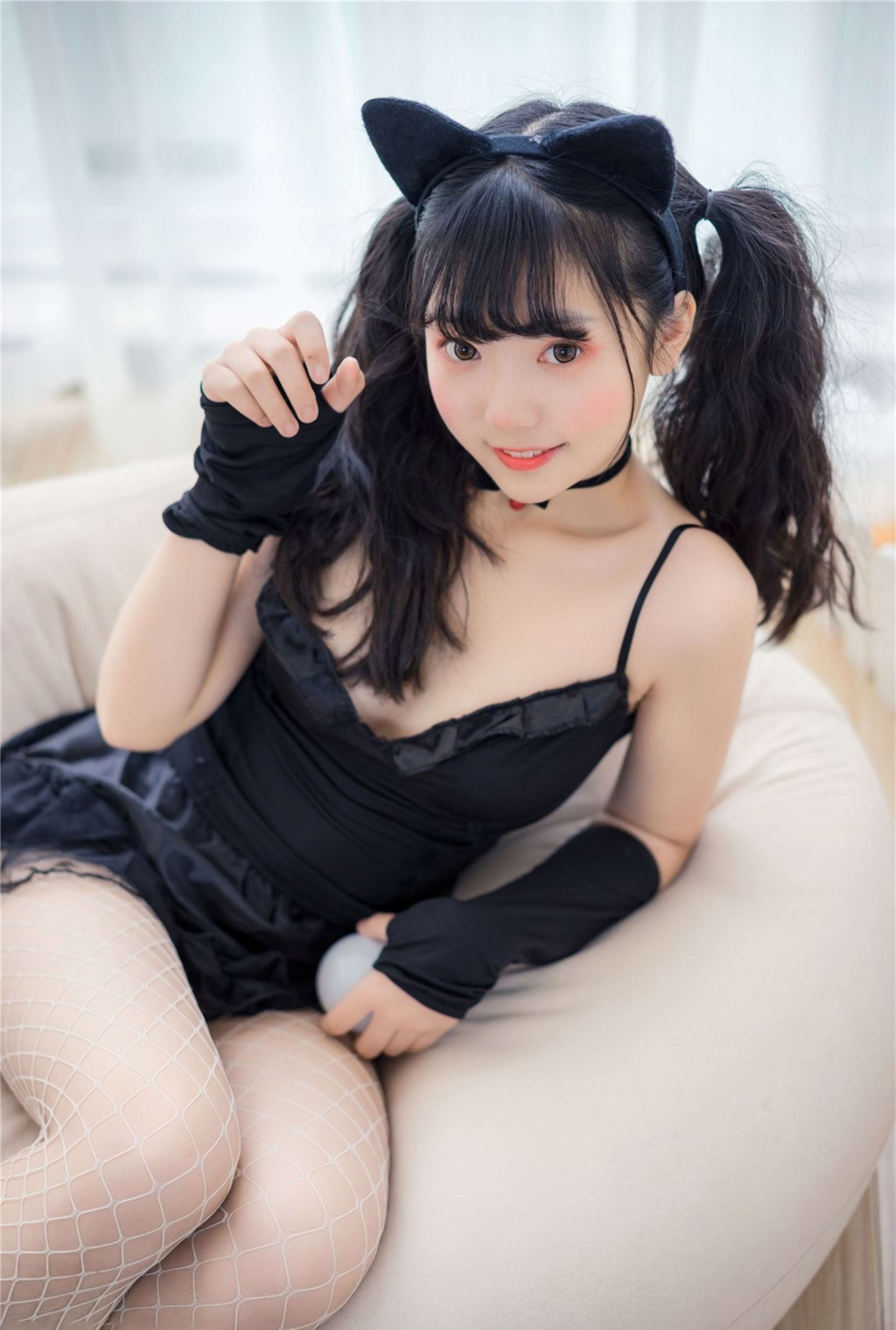 《猫女网袜脚》作品图