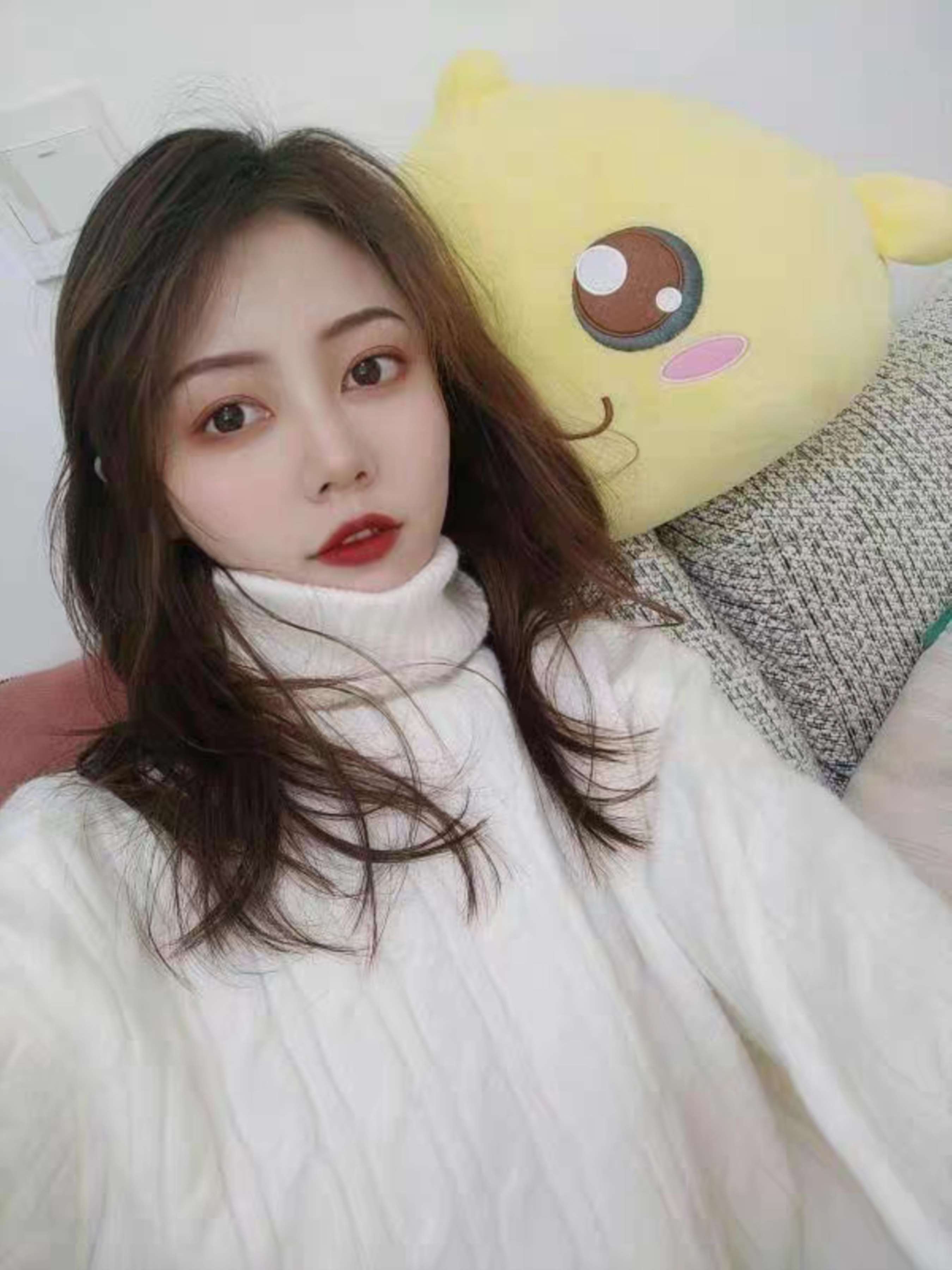 《约白袜裸足毛衣女神》作品图