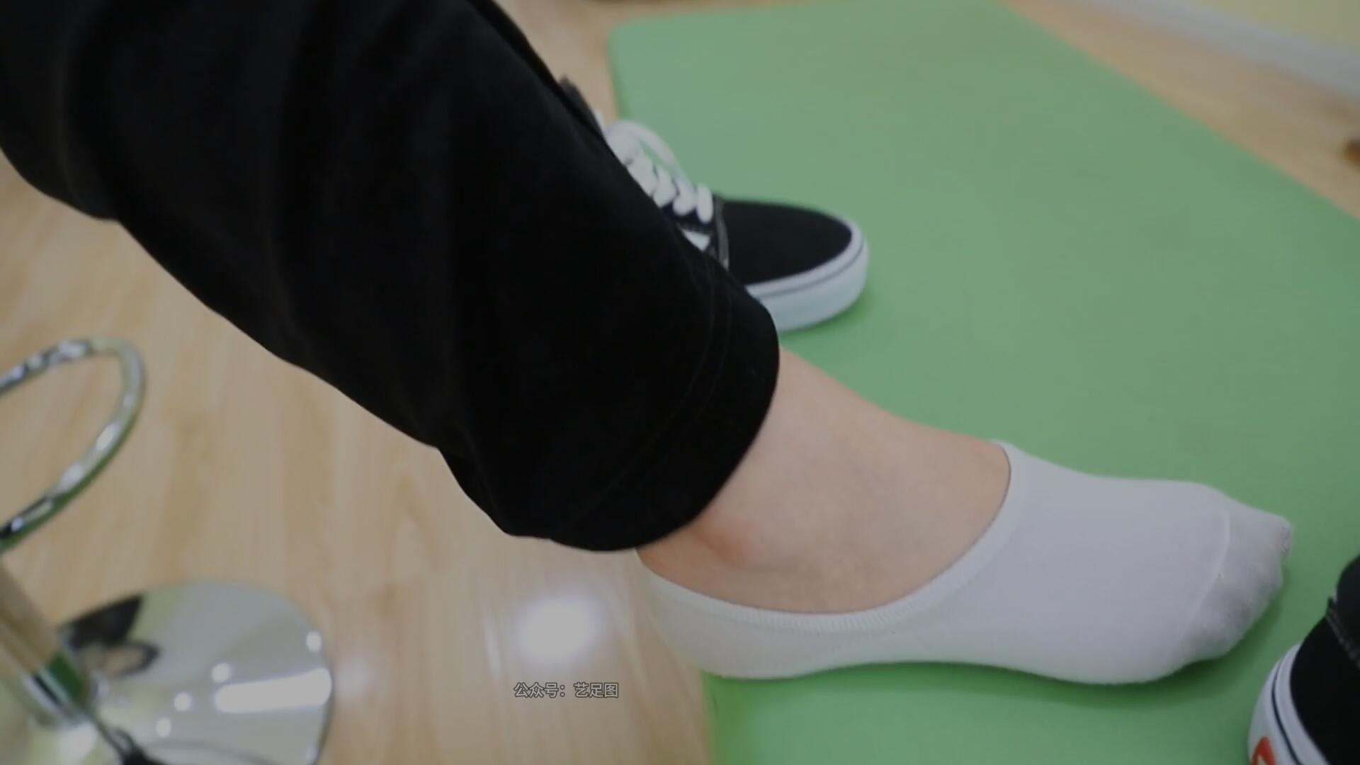《[视频]少女布鞋の白棉袜脚》作品图