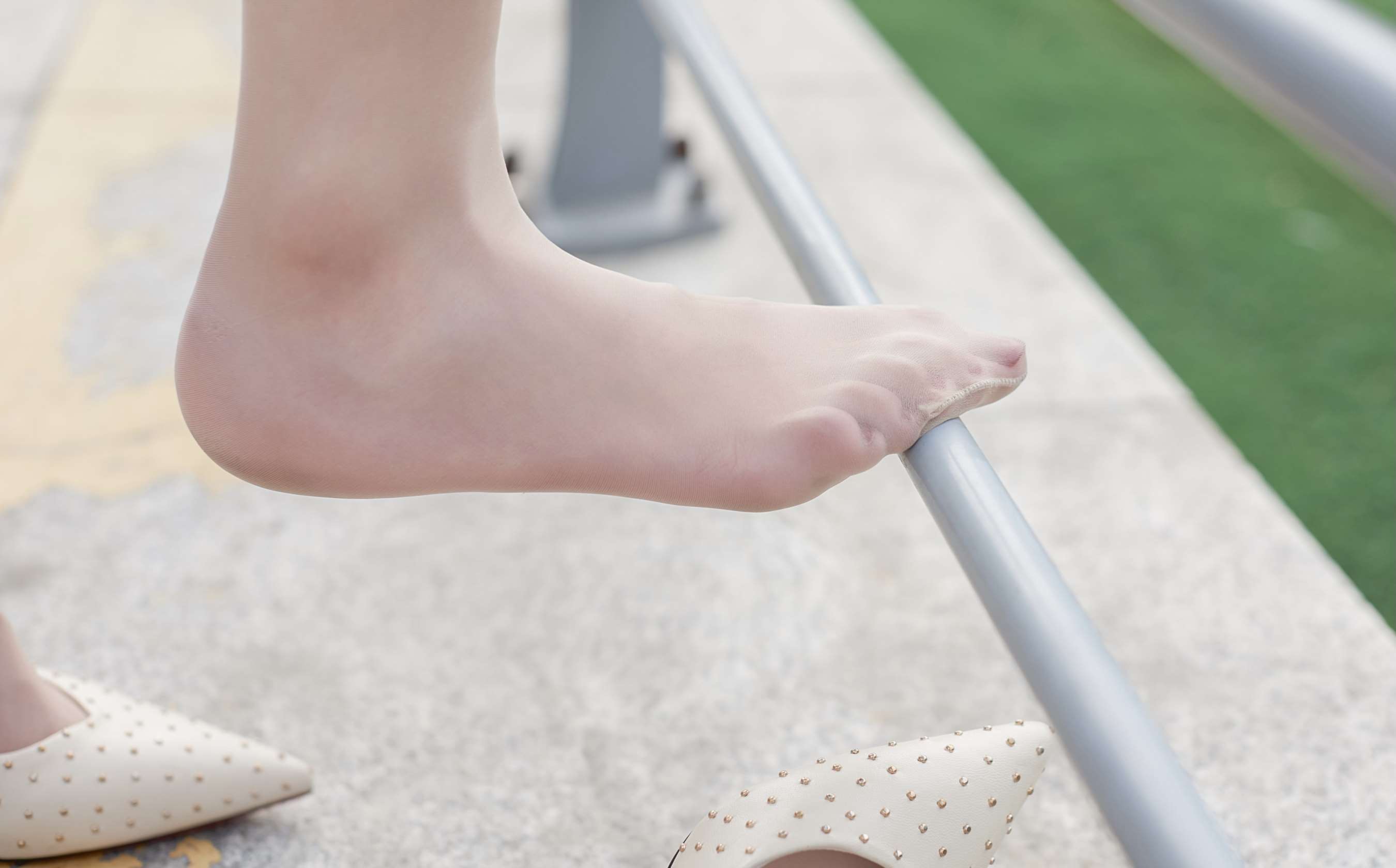 《格子裙の肉丝足》作品图